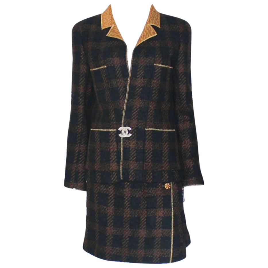 Chanel Tweed & Metallic Gold Lamé Gripoix Button Jacket Blazer Skirt Suit