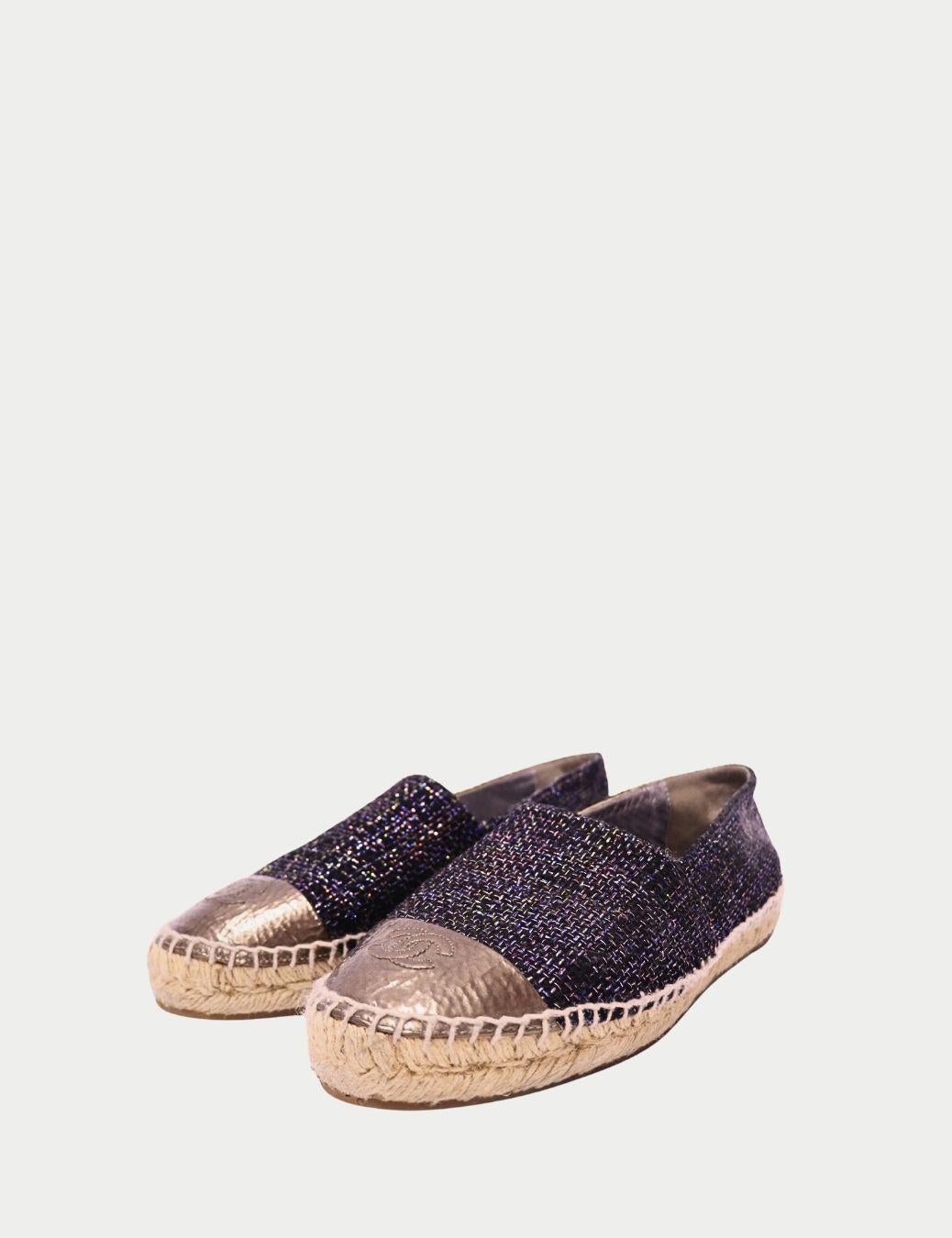 Nero Espadrillas Chanel in tweed e pelle metallizzata - EU 38 in vendita