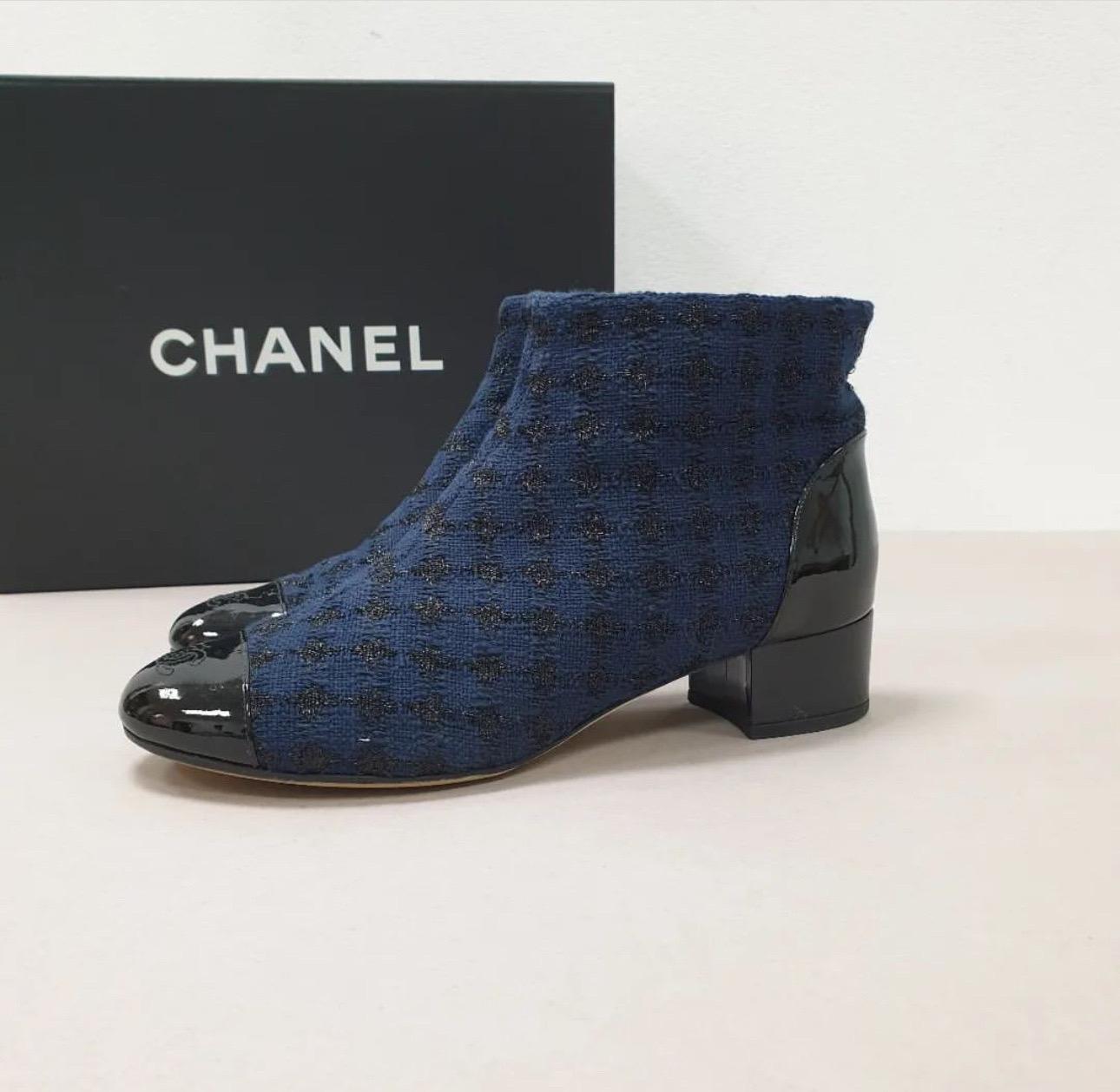 Chanel Tweed Patent Leather Ankle Boots In Good Condition In Krakow, PL