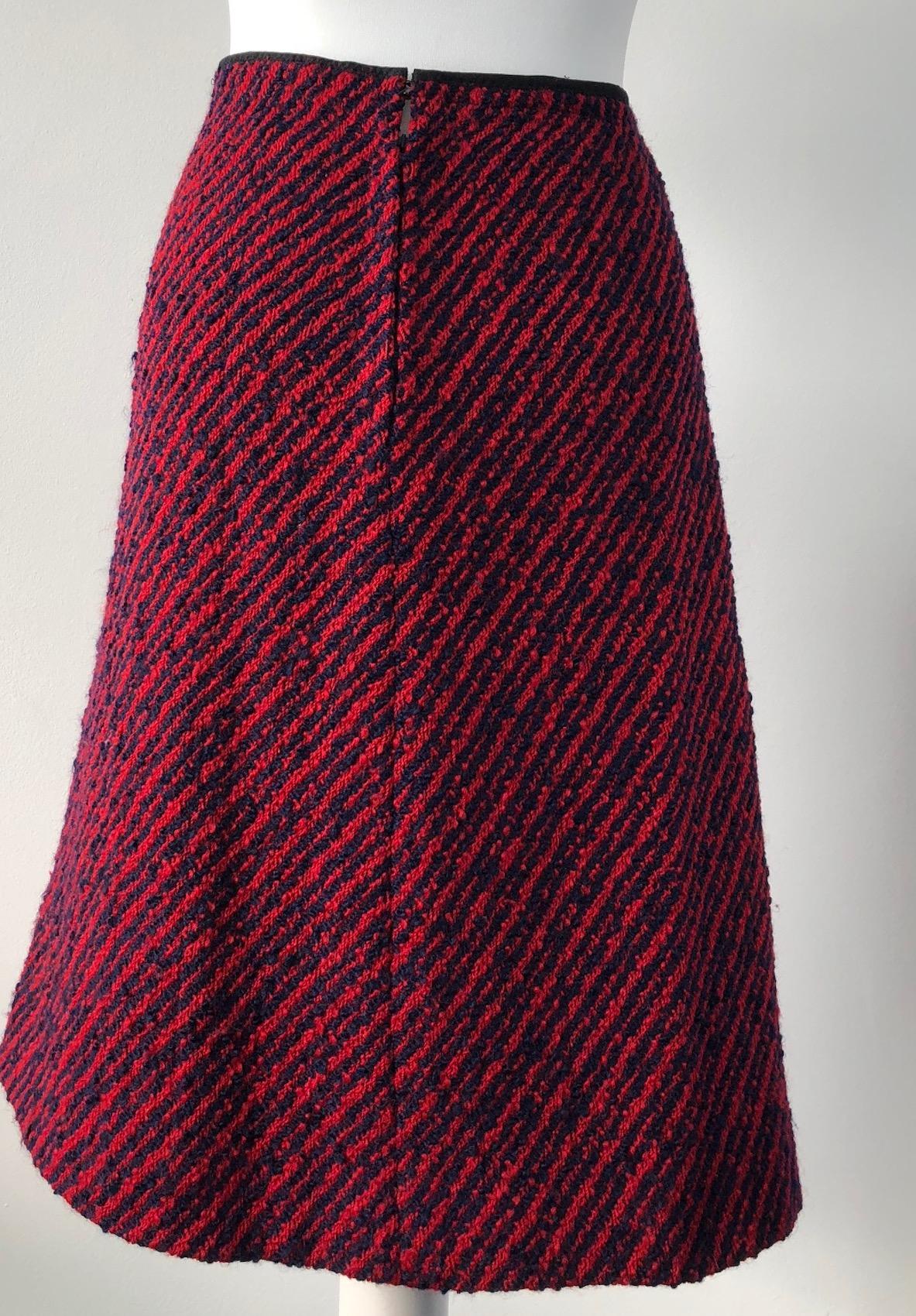 CHANEL Couture Tweed Pencil Skirt Vintage Red Midnight blue In Excellent Condition For Sale In London, GB