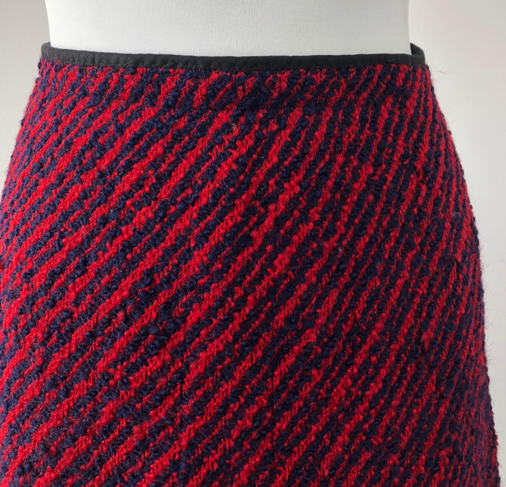 CHANEL Couture Tweed-Bleistiftrock Vintage in Rot und Mitternachtsblau Damen im Angebot