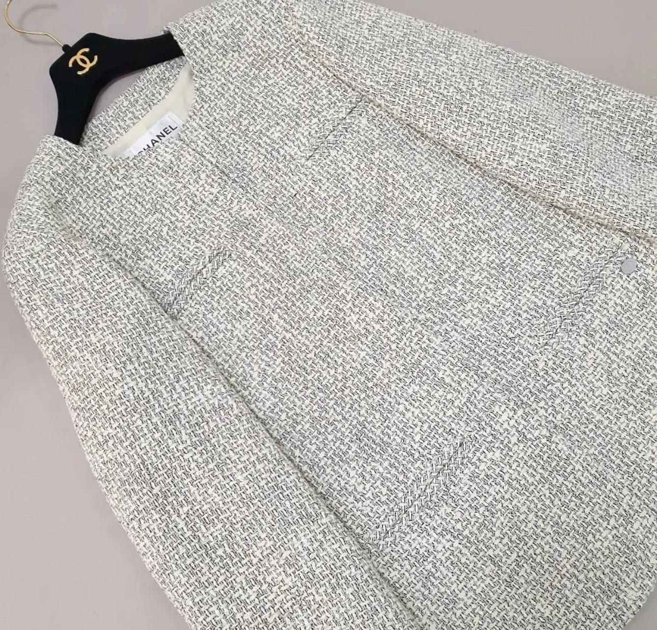 Chanel Tweed Short Coat In Excellent Condition For Sale In Krakow, PL