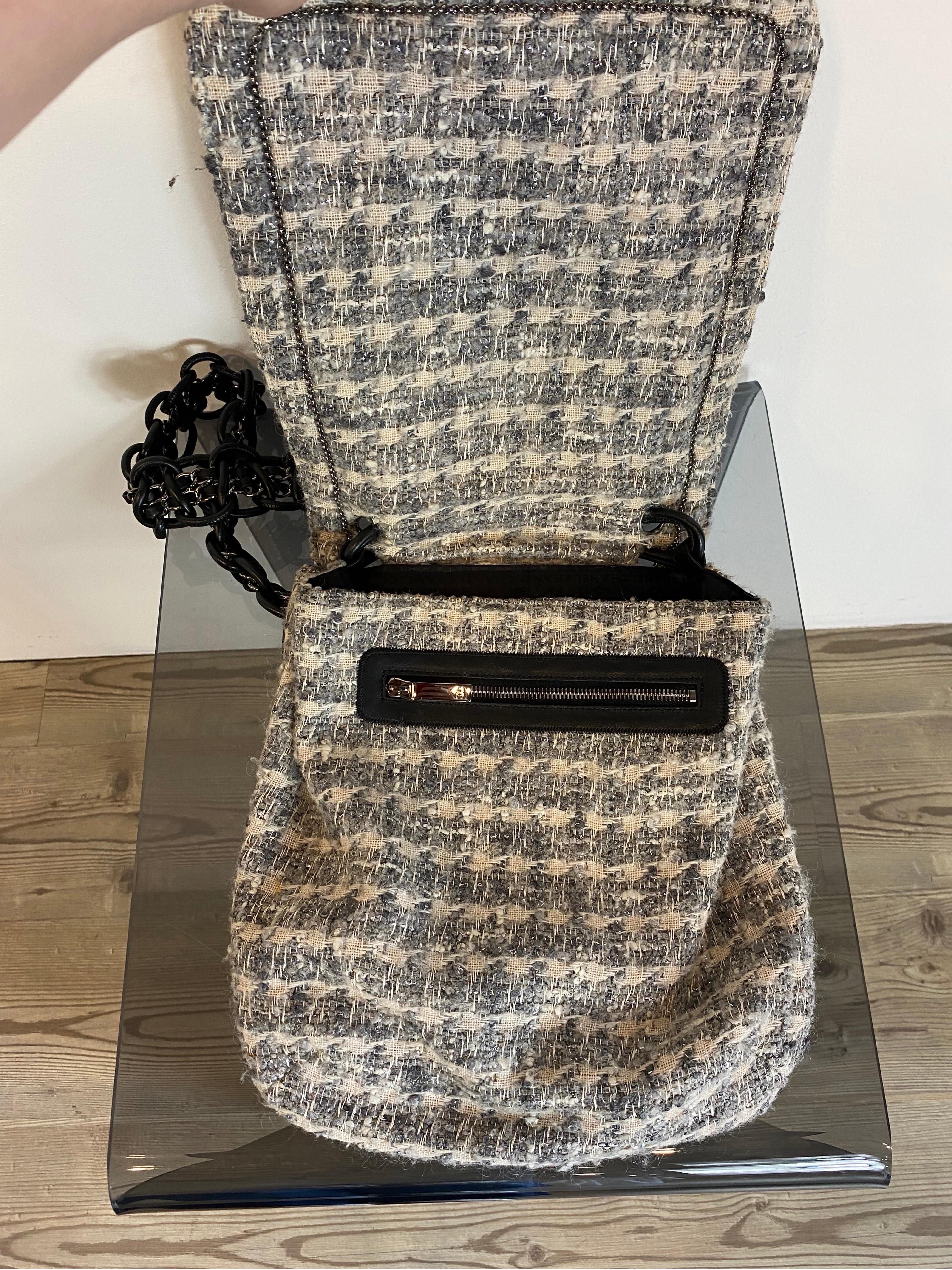 Chanel tweed shoulder bag In Good Condition For Sale In Carnate, IT