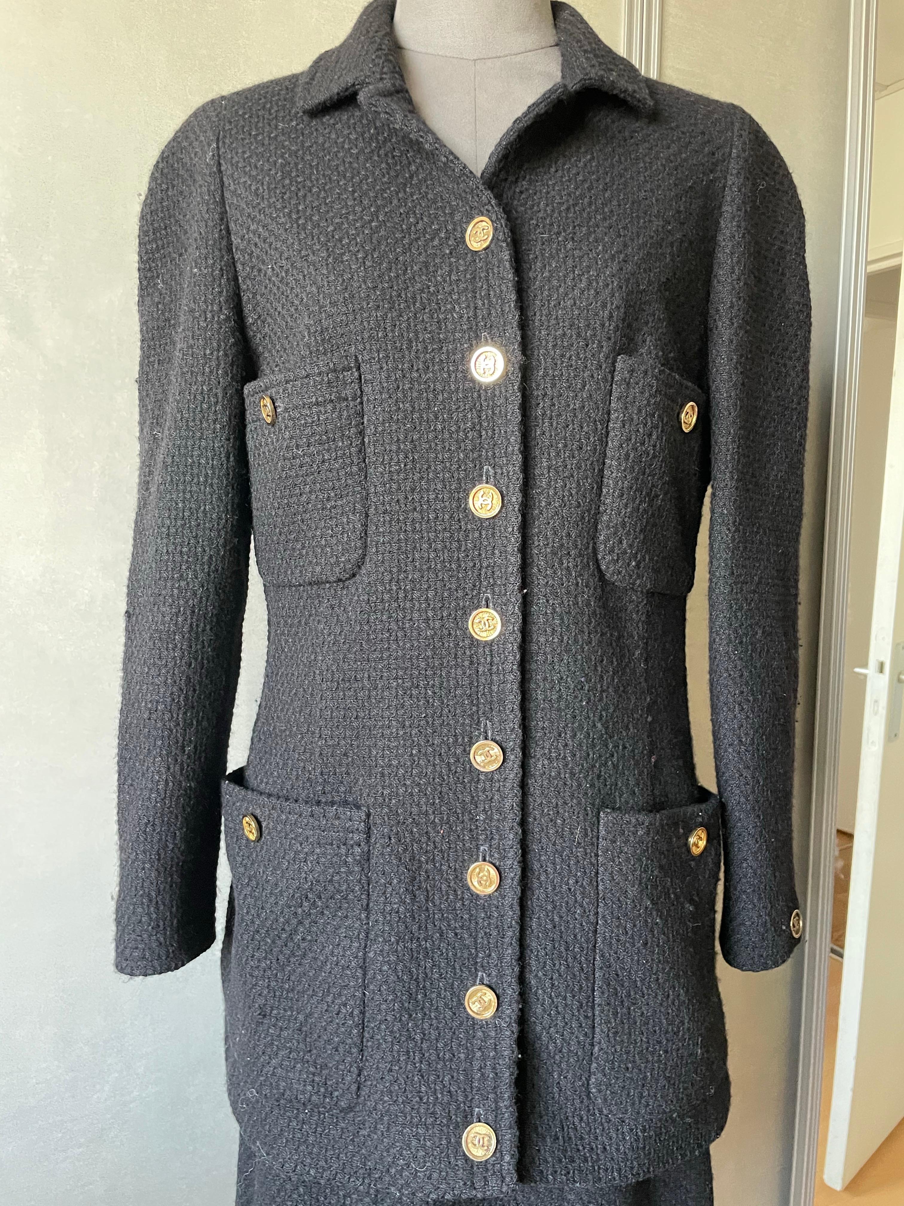 CHANEL tweed suit Jacket and skirt In condizioni buone in vendita a CACHAN, FR