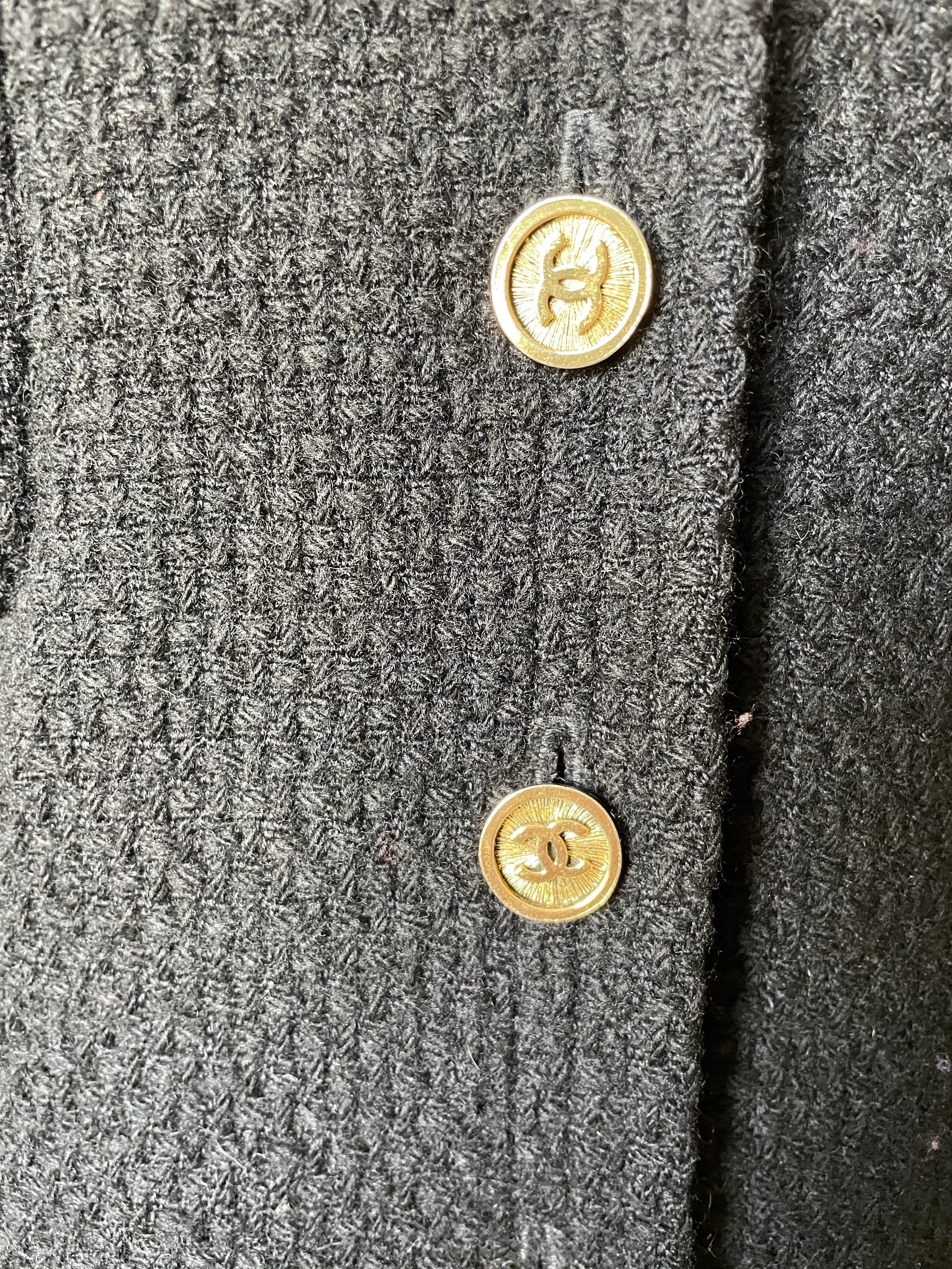 CHANEL tweed suit Jacket and skirt in vendita 3