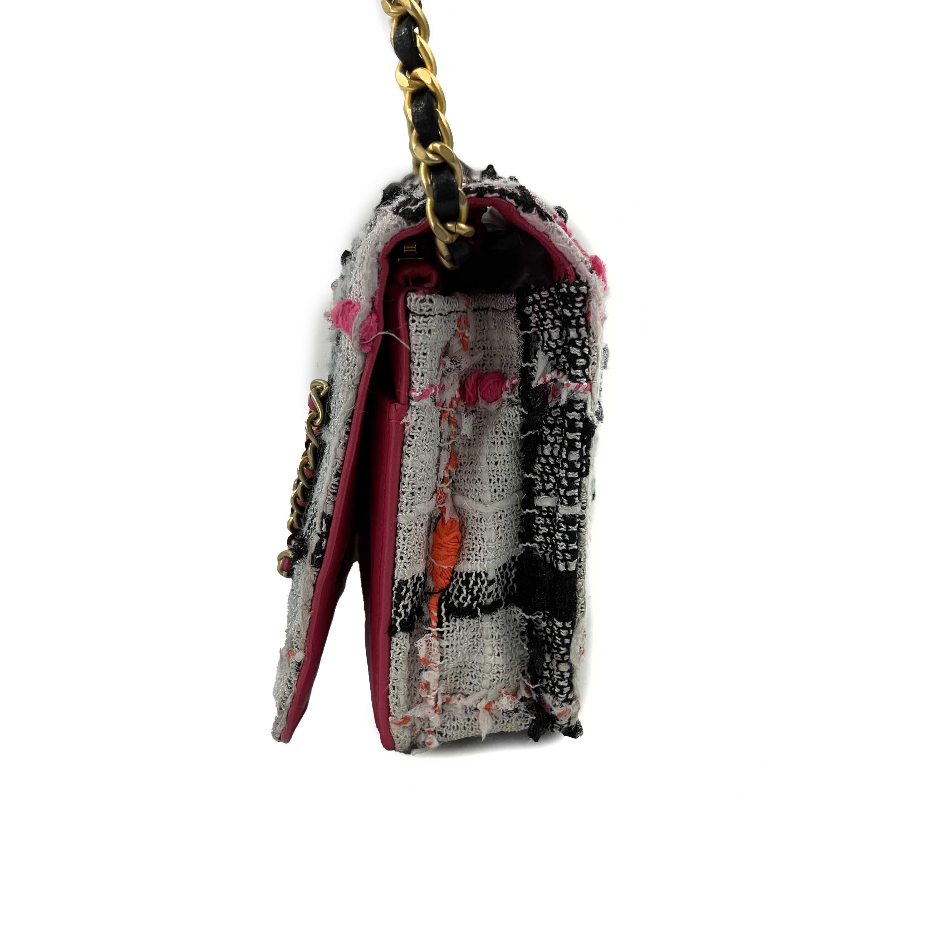 	CHANEL - Tweed Wallet on Chain - Multicolor 'CHANEL' Crossbody 7
