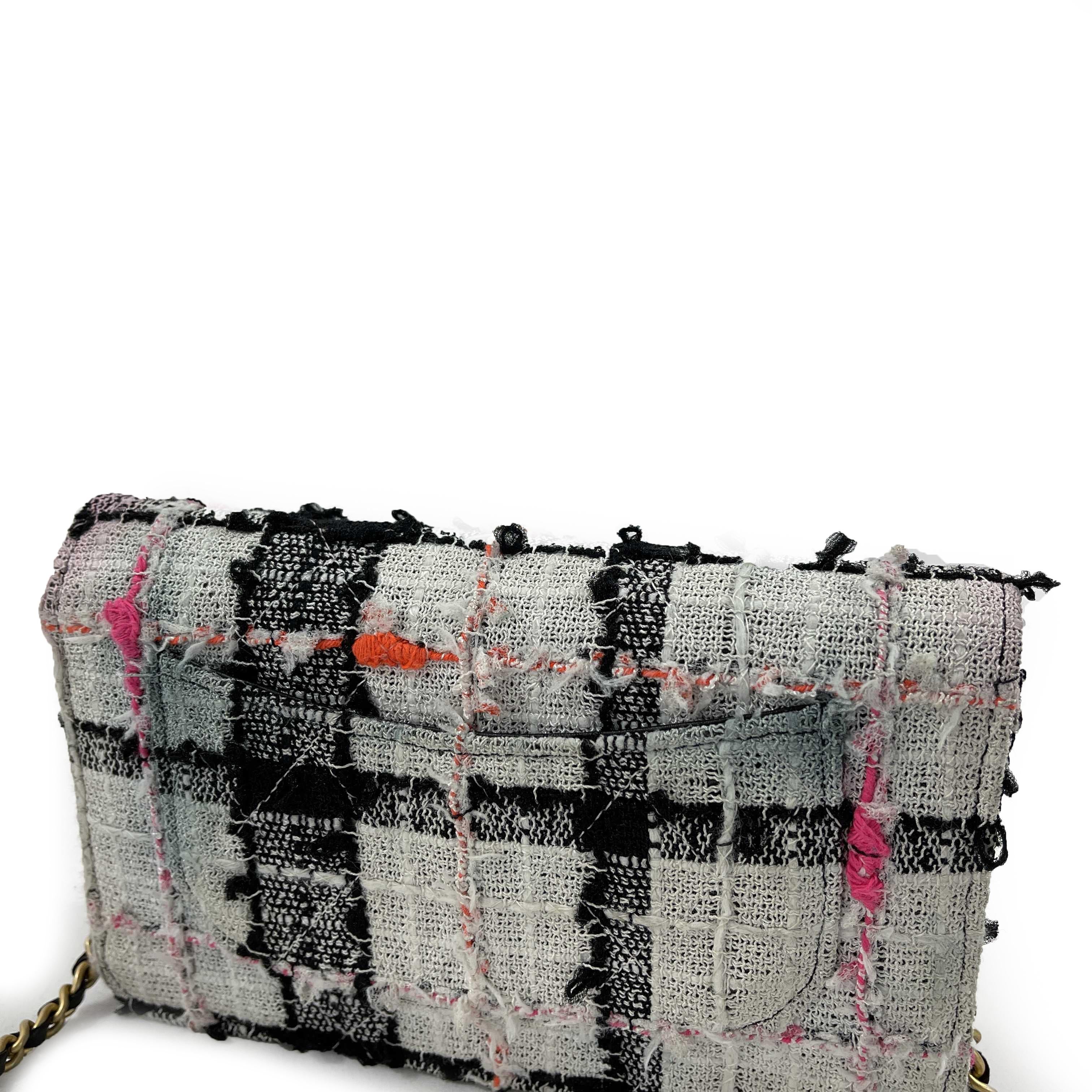 	CHANEL - Tweed Wallet on Chain - Multicolor 'CHANEL' Crossbody 8