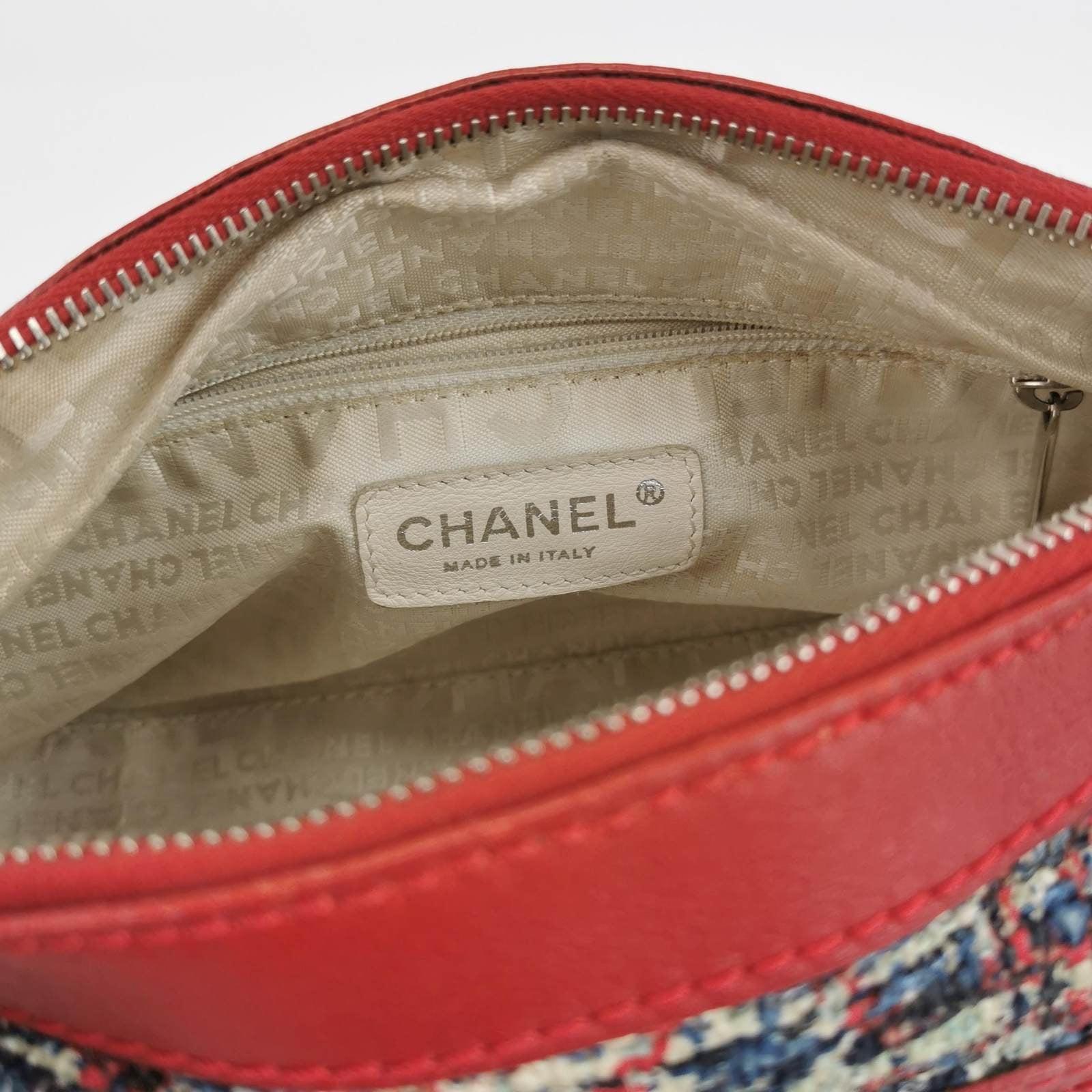 Chanel Tweed with Red Clover Charm Shoulder Bag For Sale 2