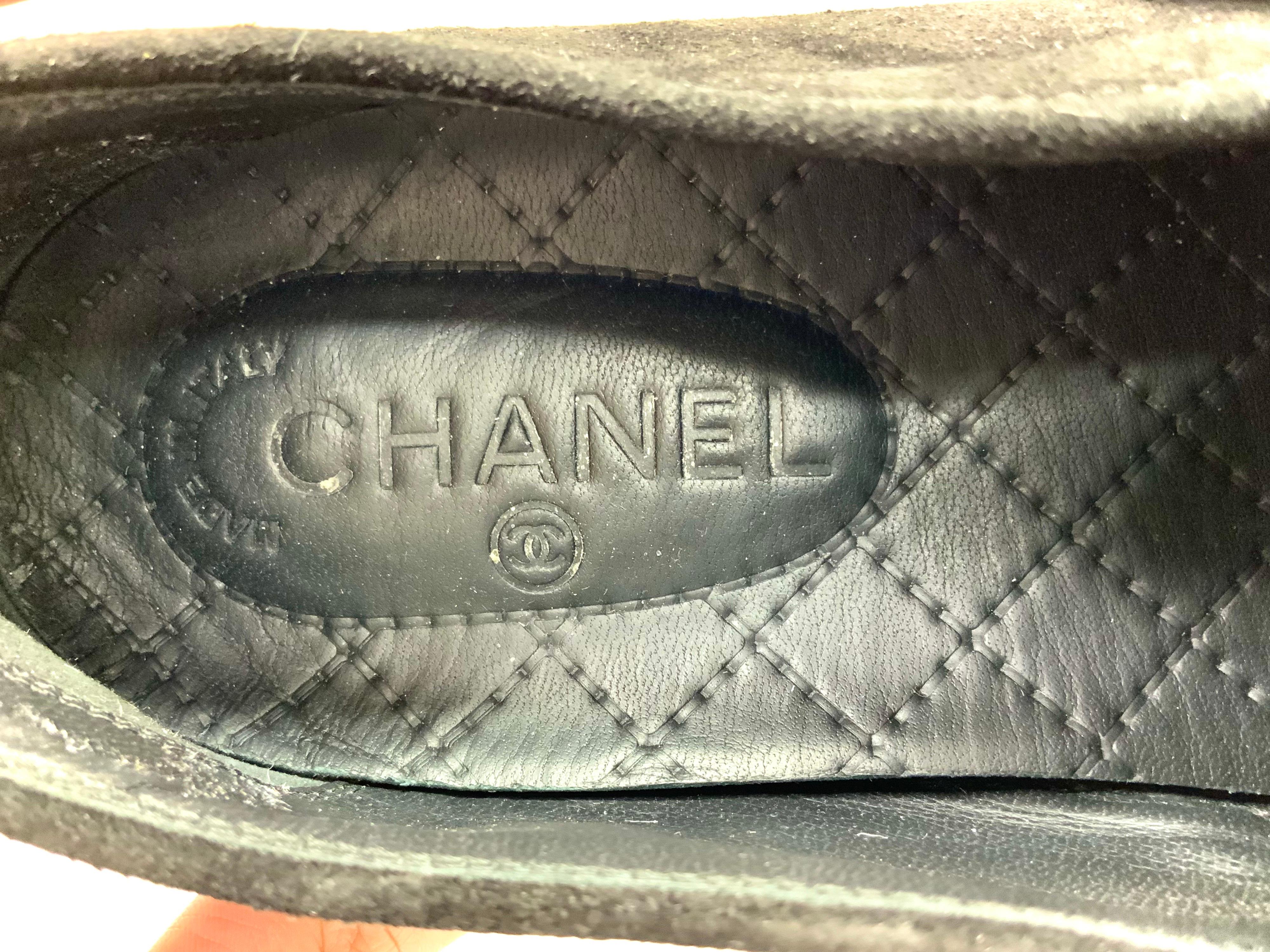 Chanel Tweed Woven Navy/Black Sneakers Size 42 In Excellent Condition For Sale In West Palm Beach, FL