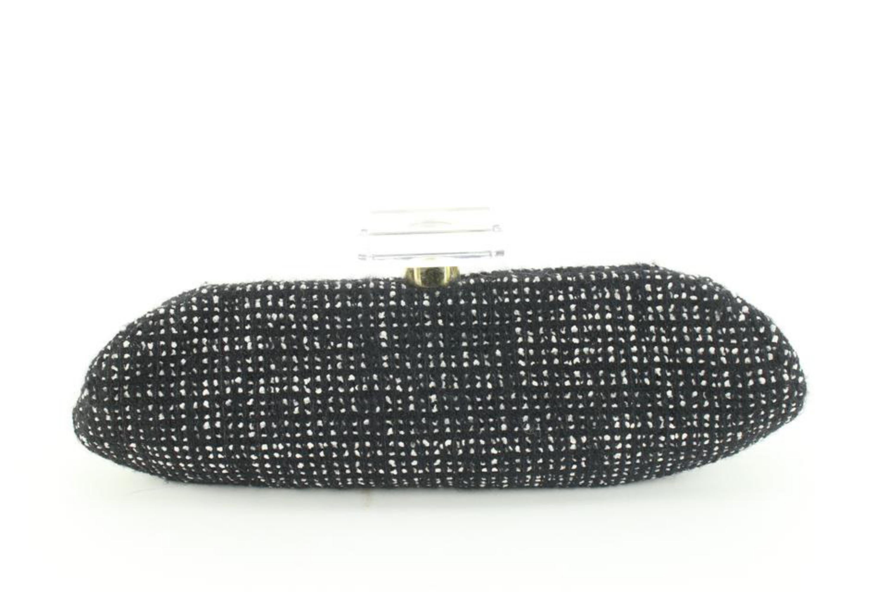 Chanel Tweed x Crystal CC Clutch 1cc78a In Excellent Condition In Dix hills, NY