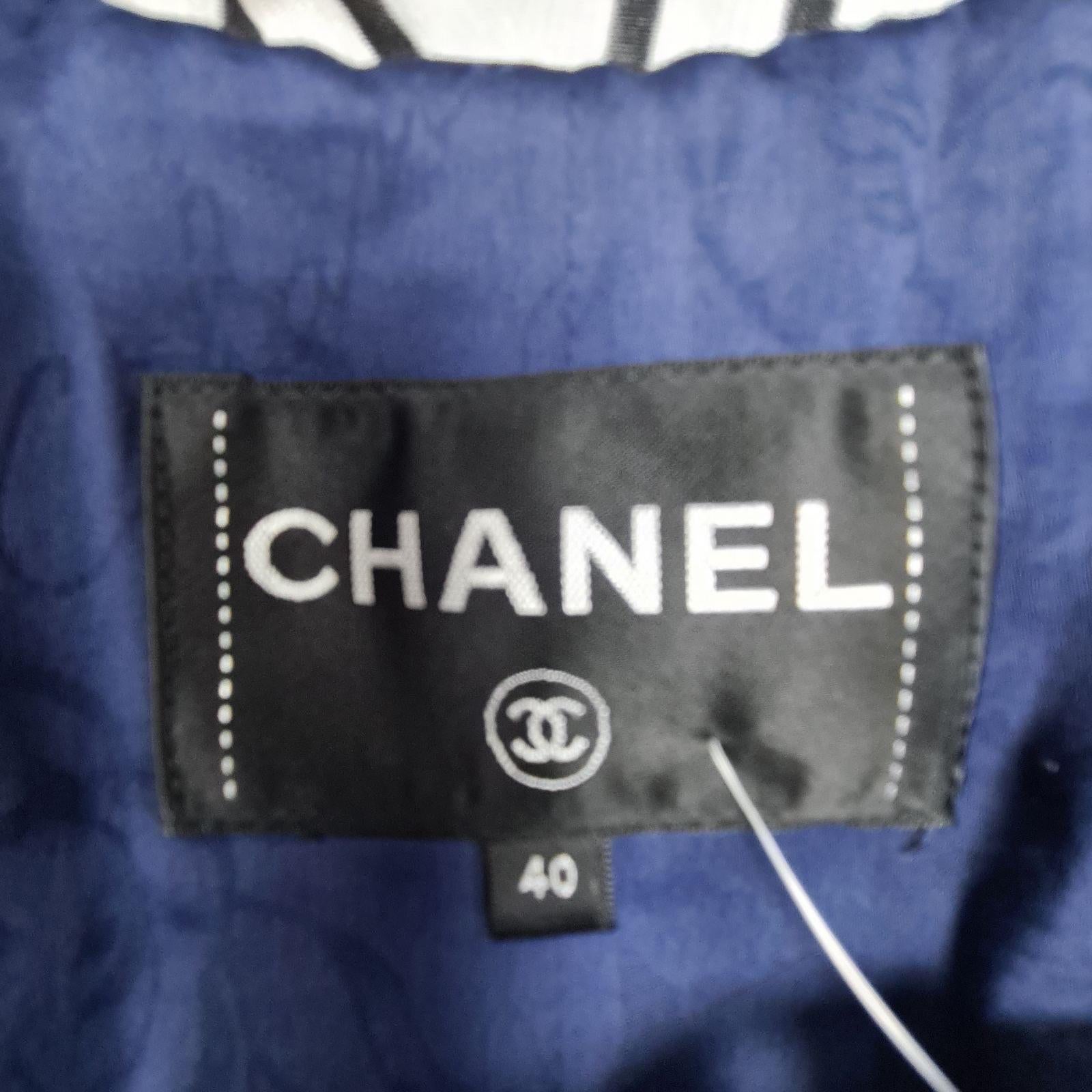 Chanel coat collection 2017 paris cuba

Hanger is not included.
Size 40. Oversized

Condition is very good.