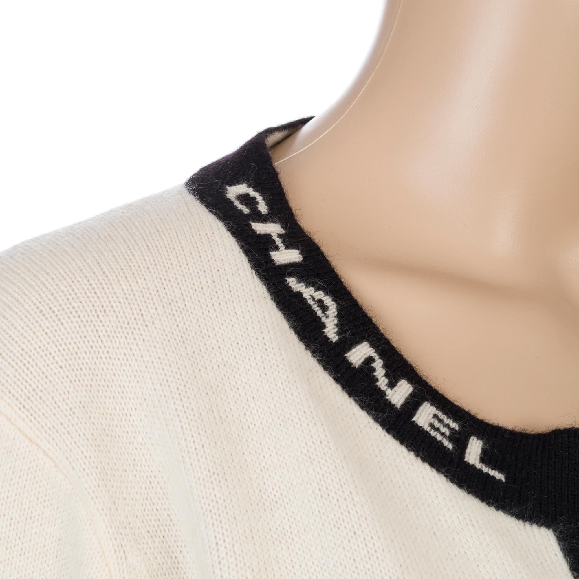 Chanel twinset in creme cashmere, size 36 6