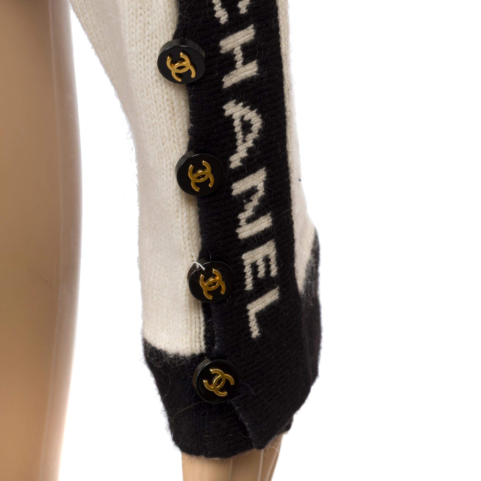 Chanel twinset in creme cashmere, size 36 8