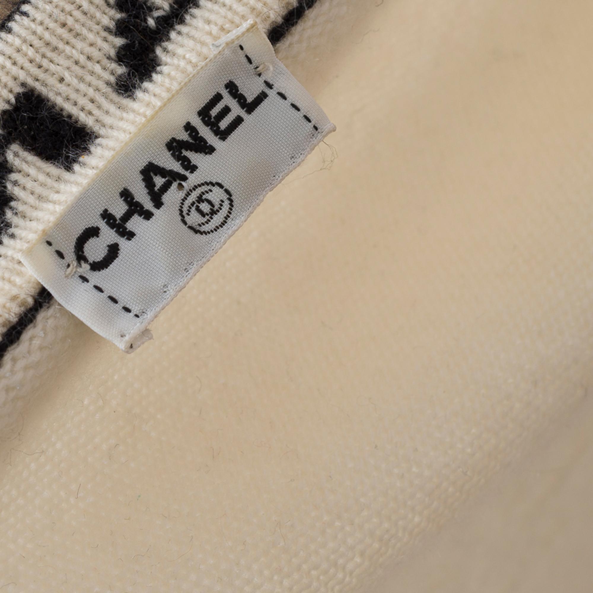 Chanel twinset in creme cashmere, size 36 9