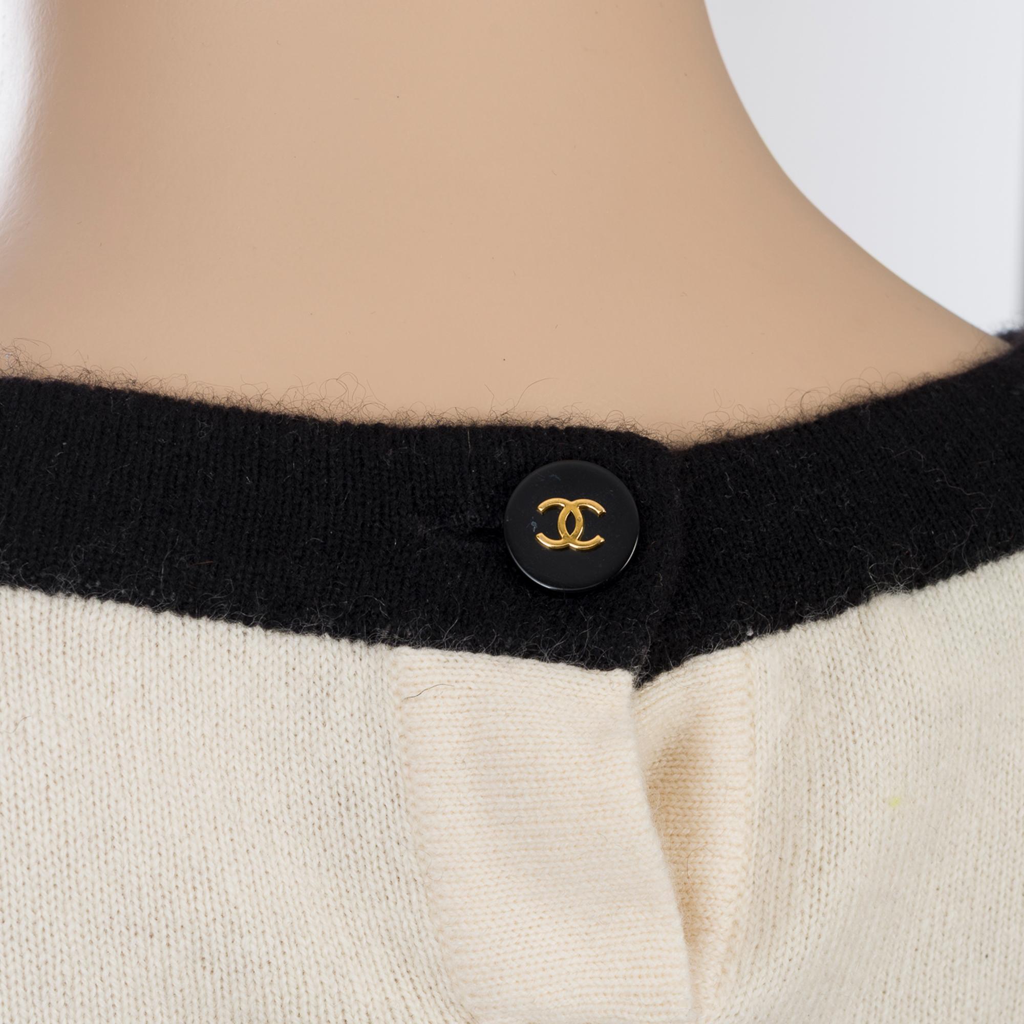Chanel twinset in creme cashmere, size 36 1