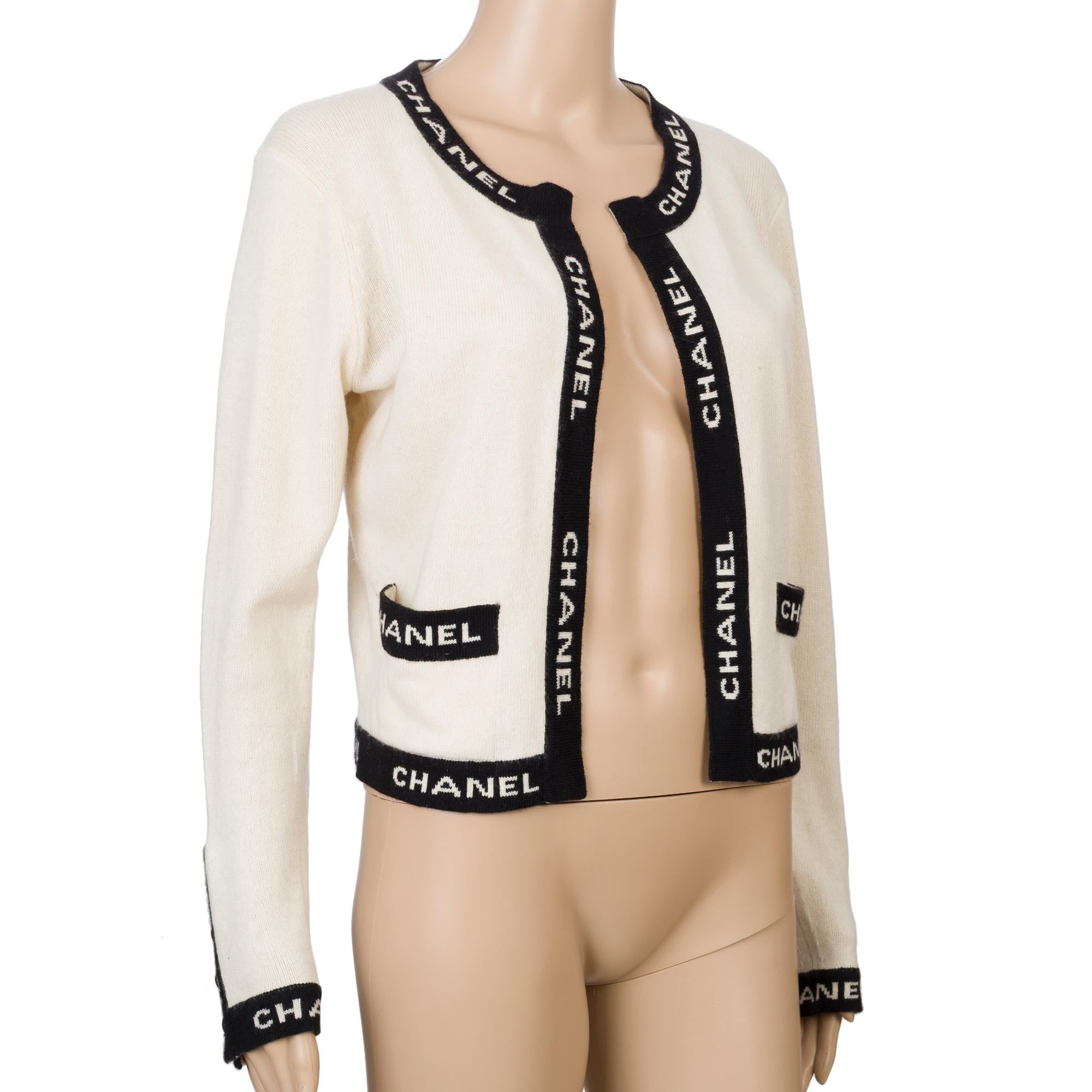 Chanel twinset in creme cashmere, size 36 4