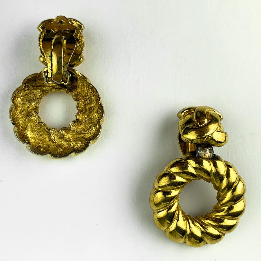 CHANEL twisted CC clips In Good Condition In Paris, FR