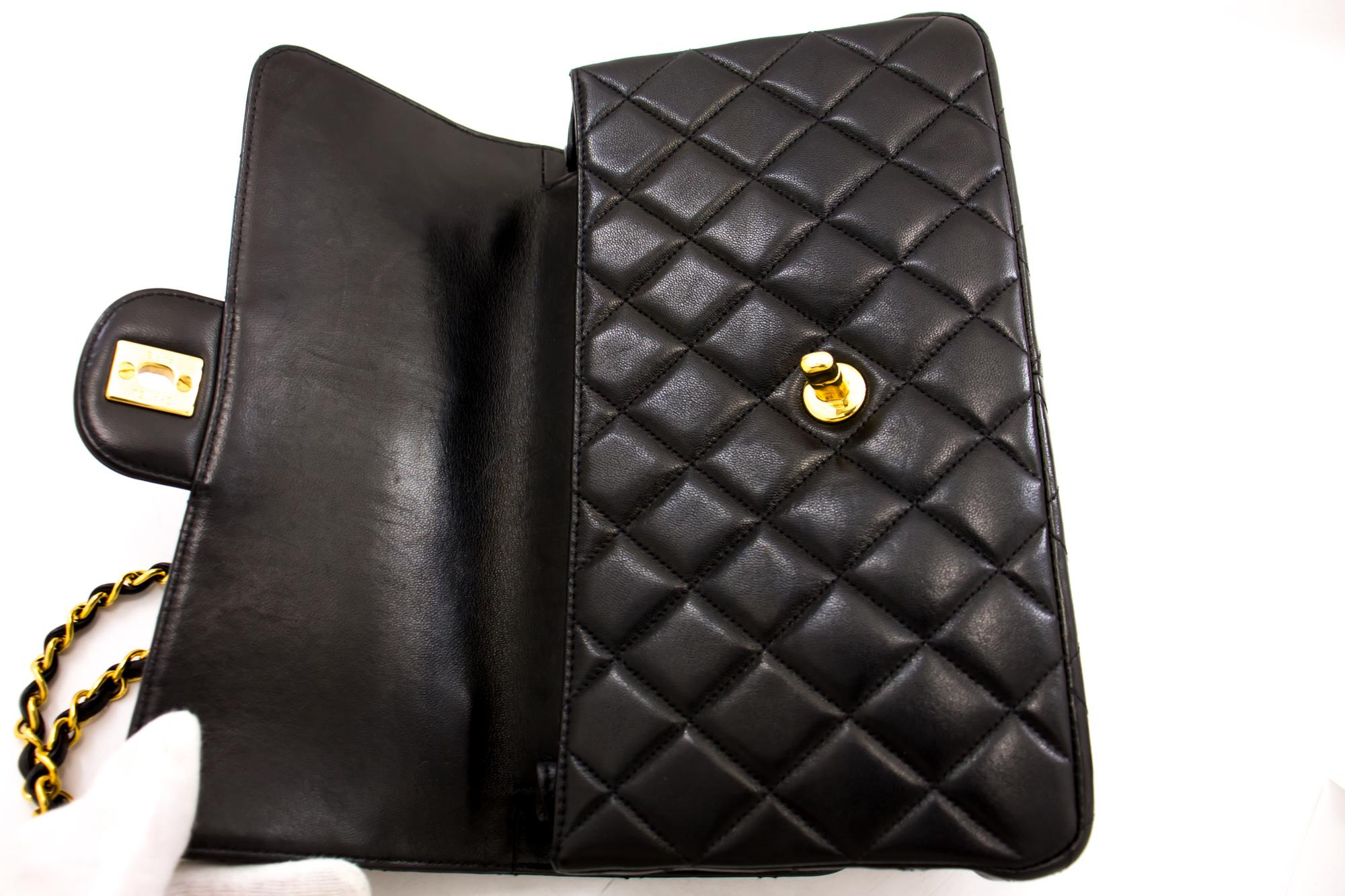 CHANEL Zweiseitige Umhängetasche mit Kette und Klappe, schwarz, gesteppt im Angebot 5