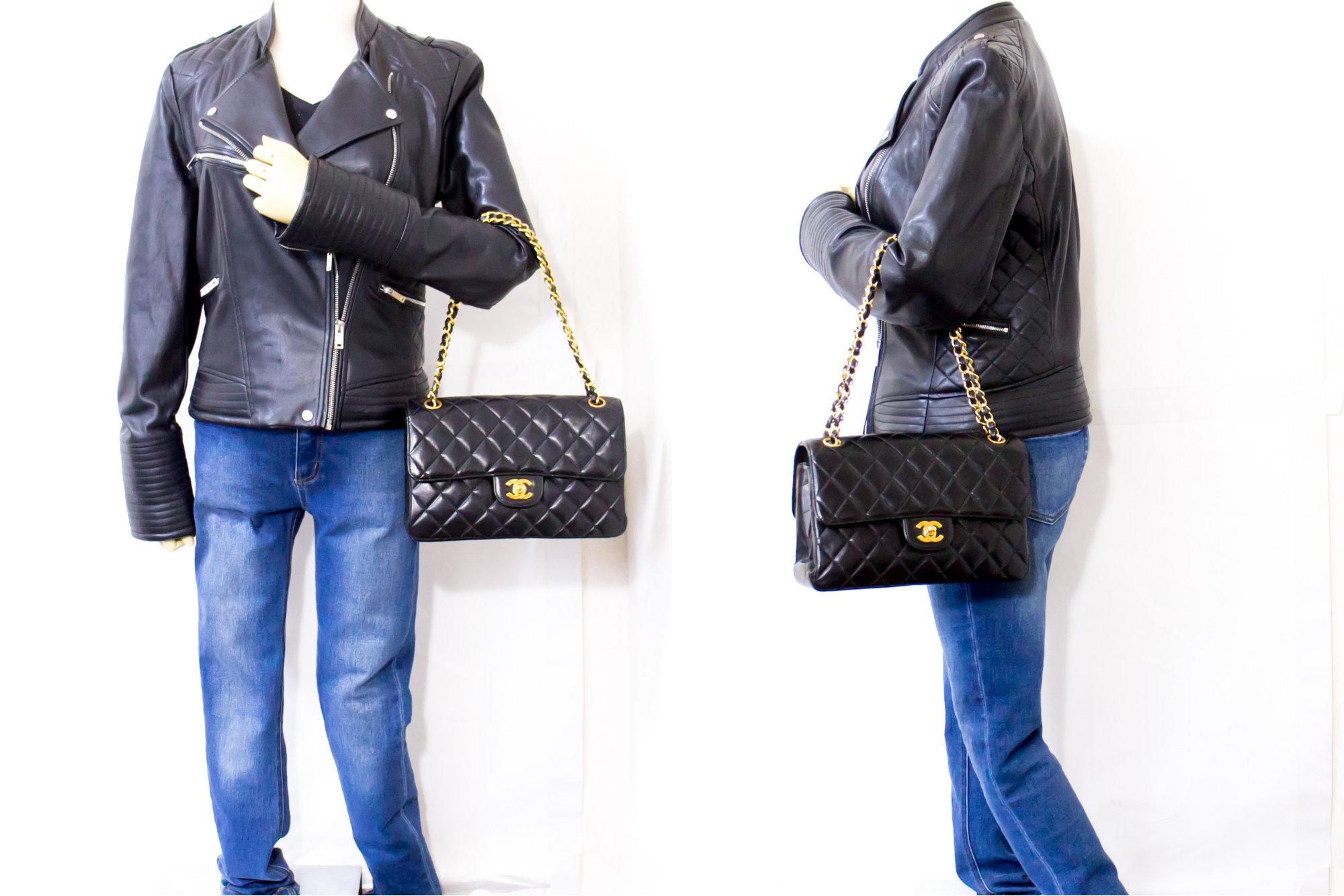 CHANEL Zweiseitige Umhängetasche mit Kette und Klappe, schwarz, gesteppt im Angebot 6