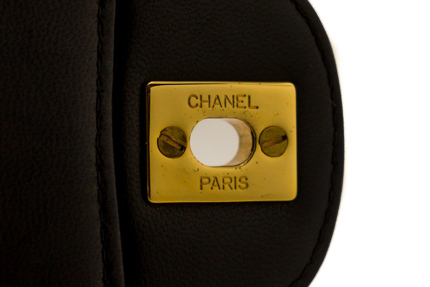 CHANEL Zweiseitige Umhängetasche mit Kette und Klappe, schwarz, gesteppt im Angebot 8