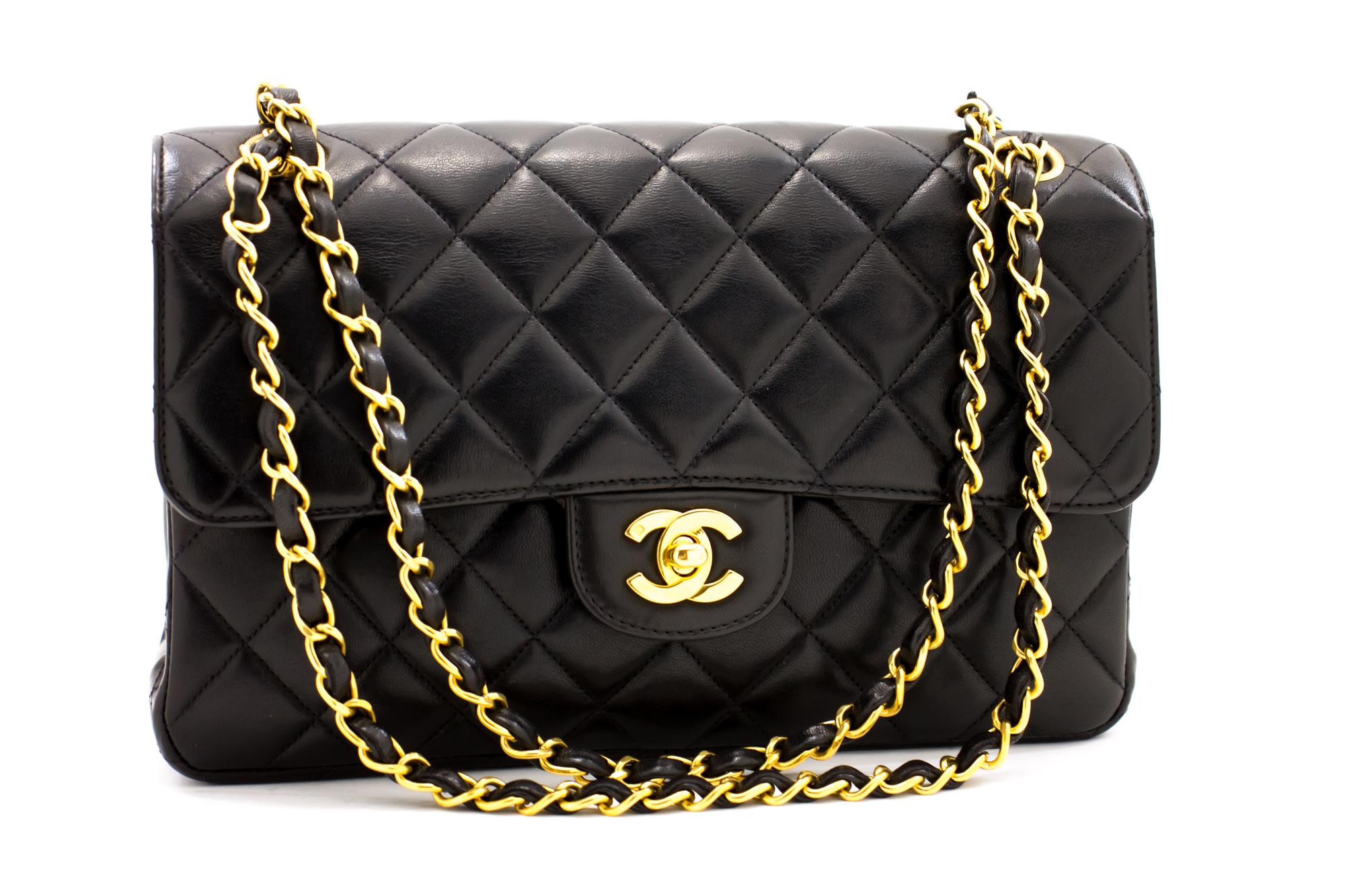 Eine authentische CHANEL Two Face Double Sided Flap Chain Shoulder Bag Black Quilted. Die Farbe ist Schwarz. Das Außenmaterial ist Leder. Das Muster ist solide. Dieser Artikel ist Vintage / Classic. Das Jahr der Herstellung wäre