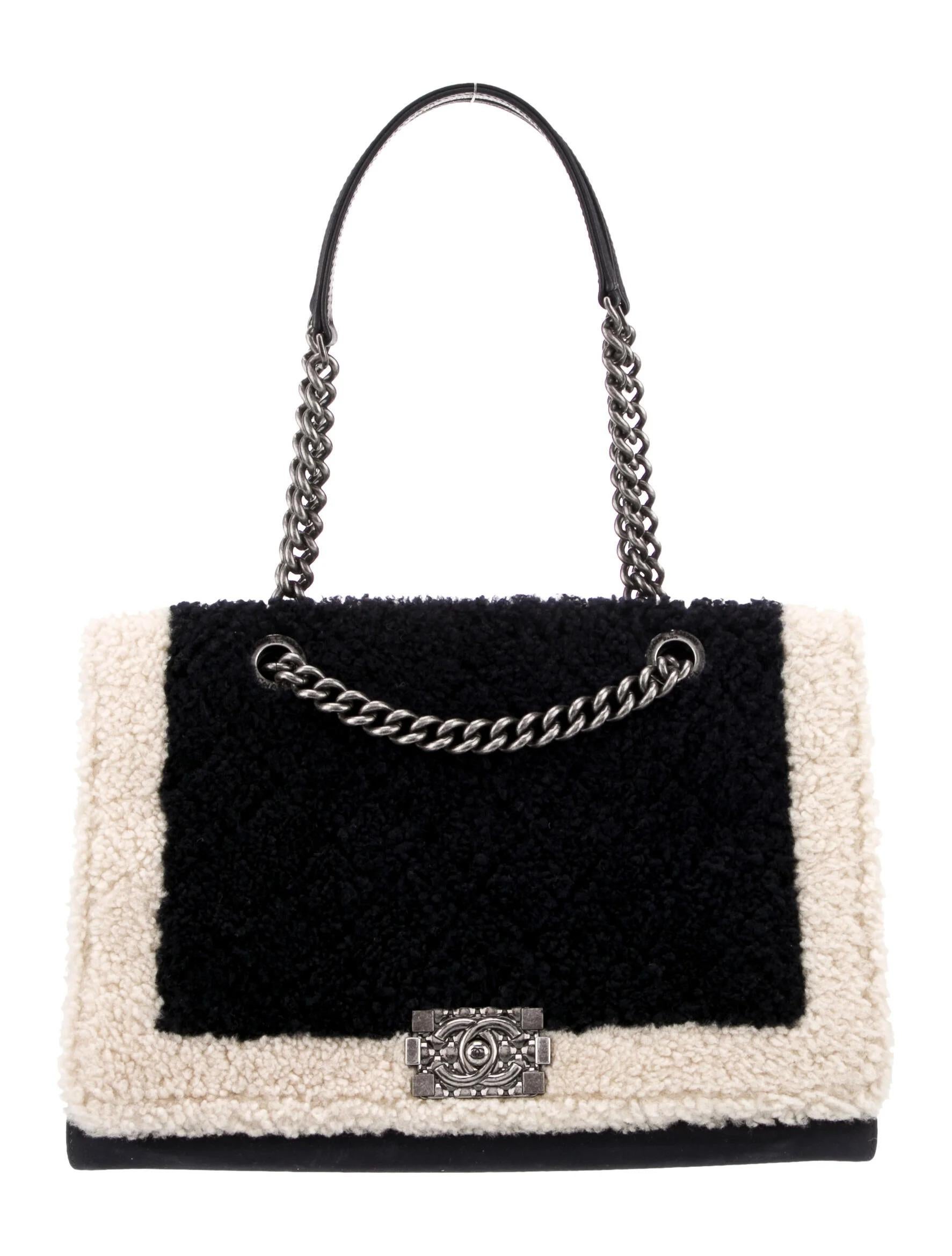 Chanel 2015 Two Tone Black Ivory Plush Shearling Large Boy Shopping Tote Bag Unisexe en vente