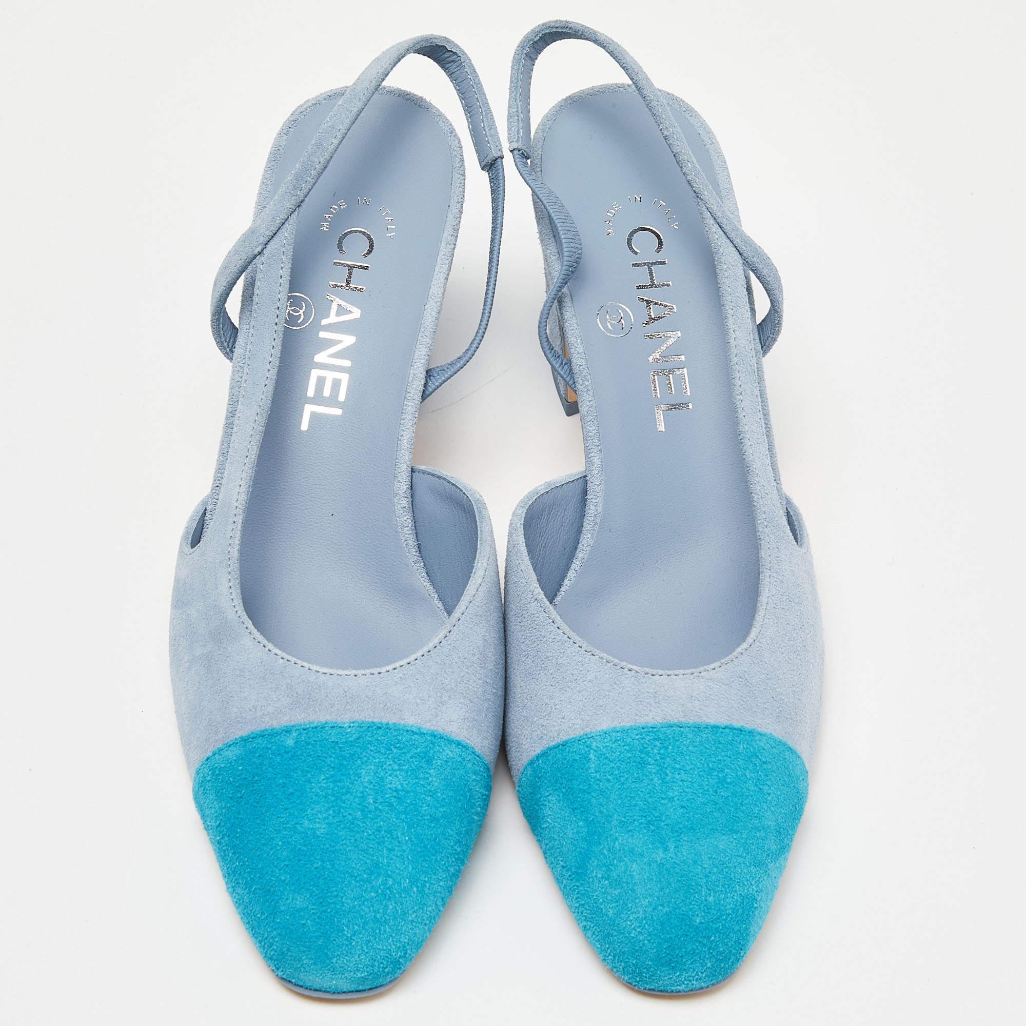 Chanel Two Tone Blue Suede Cap Toe Slingback Sandals Size 37.5 In Excellent Condition In Dubai, Al Qouz 2
