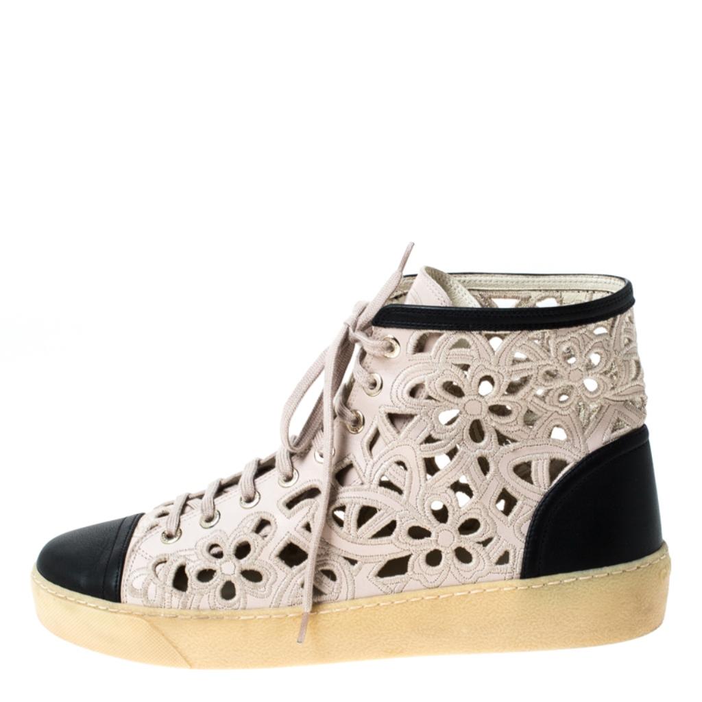 These Chanel high top sneakers are specially fashioned for those of you who crave to achieve those extremely coveted superstar looks. Black and beige leather combine splendidly to create this magical masterpiece. The cutout design featuring the
