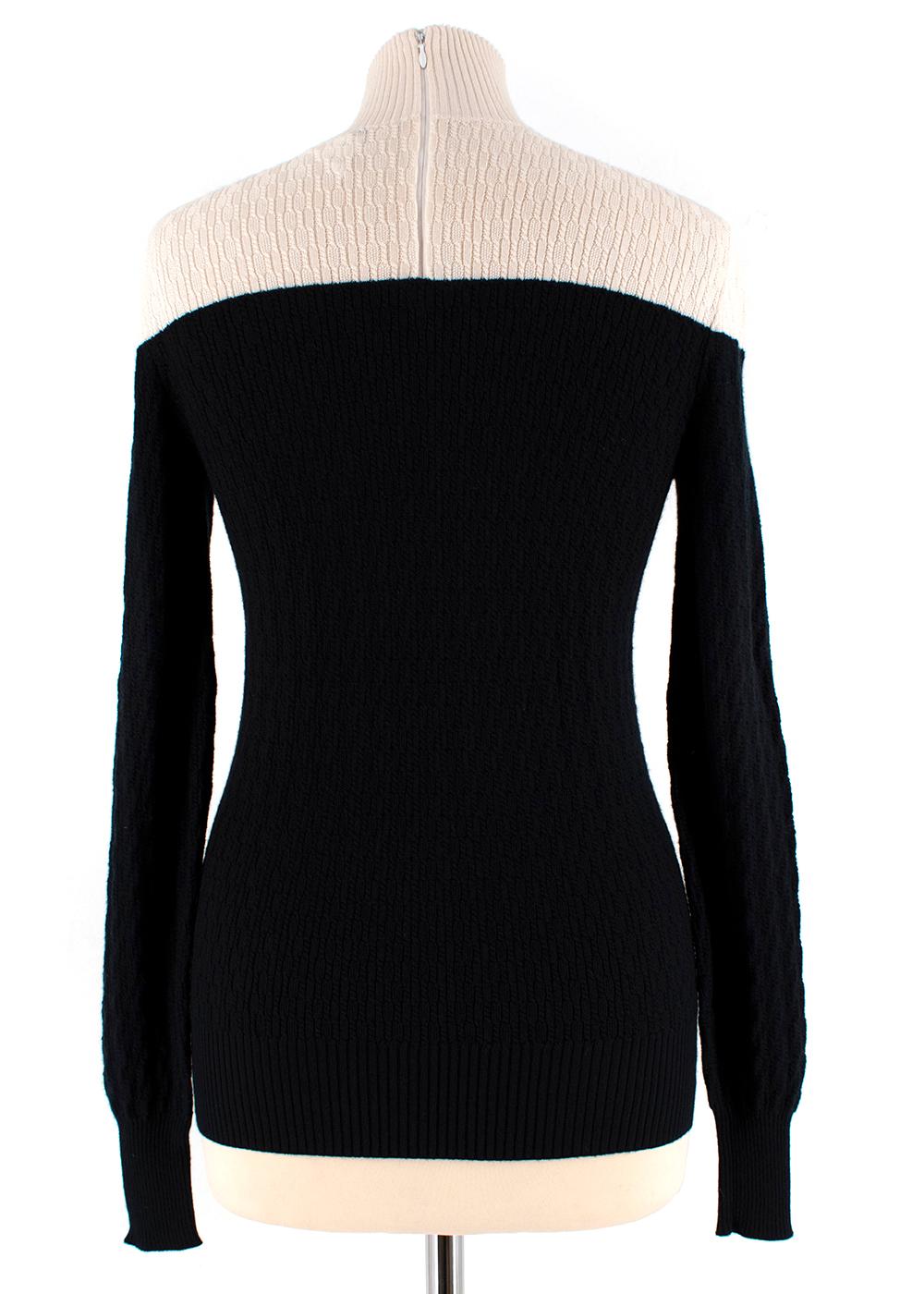 Chanel Two-Tone Knit Cashmere Blend Roll Neck Jumper

- Light weight material
- Chunky knit with contrast colours cream and black 
- Ribbed neckline
- Long sleeves
- Warm blend of cashmere
- White zip at the back of neck
- Gunmetal CC on the bottom