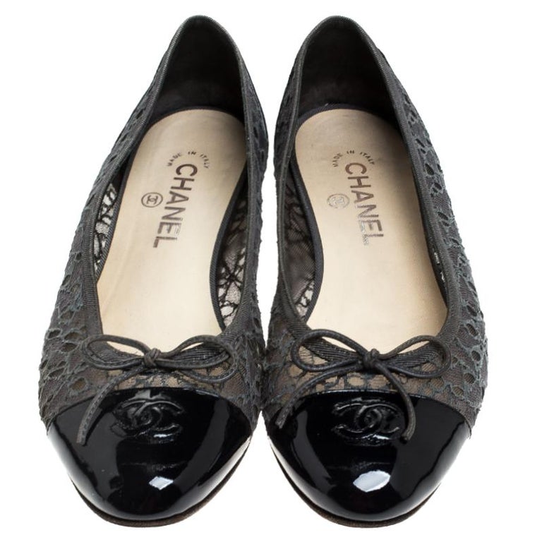 84  Chanel two tone flat shoes for Trend in 2022