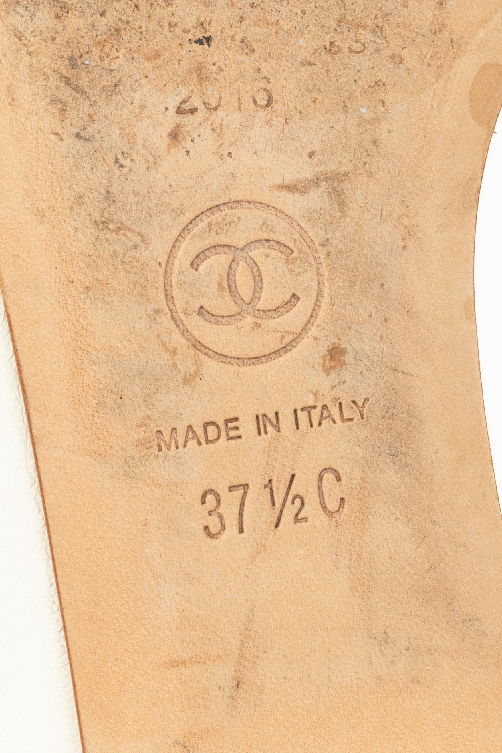 Ballerine in pelle bicolore Chanel in vendita 6