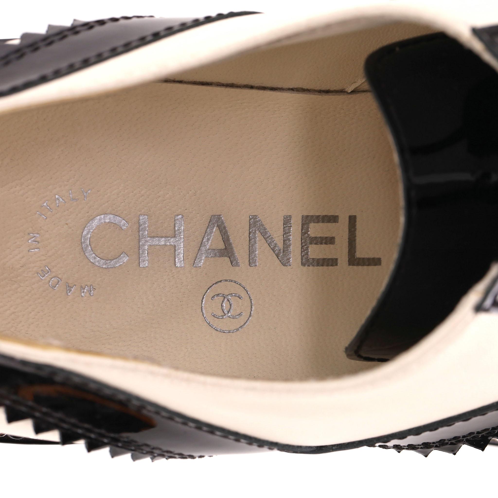 Chanel Two-Tone Patent Leather Chain & Logo Detail Oxford Brogues For Sale 5