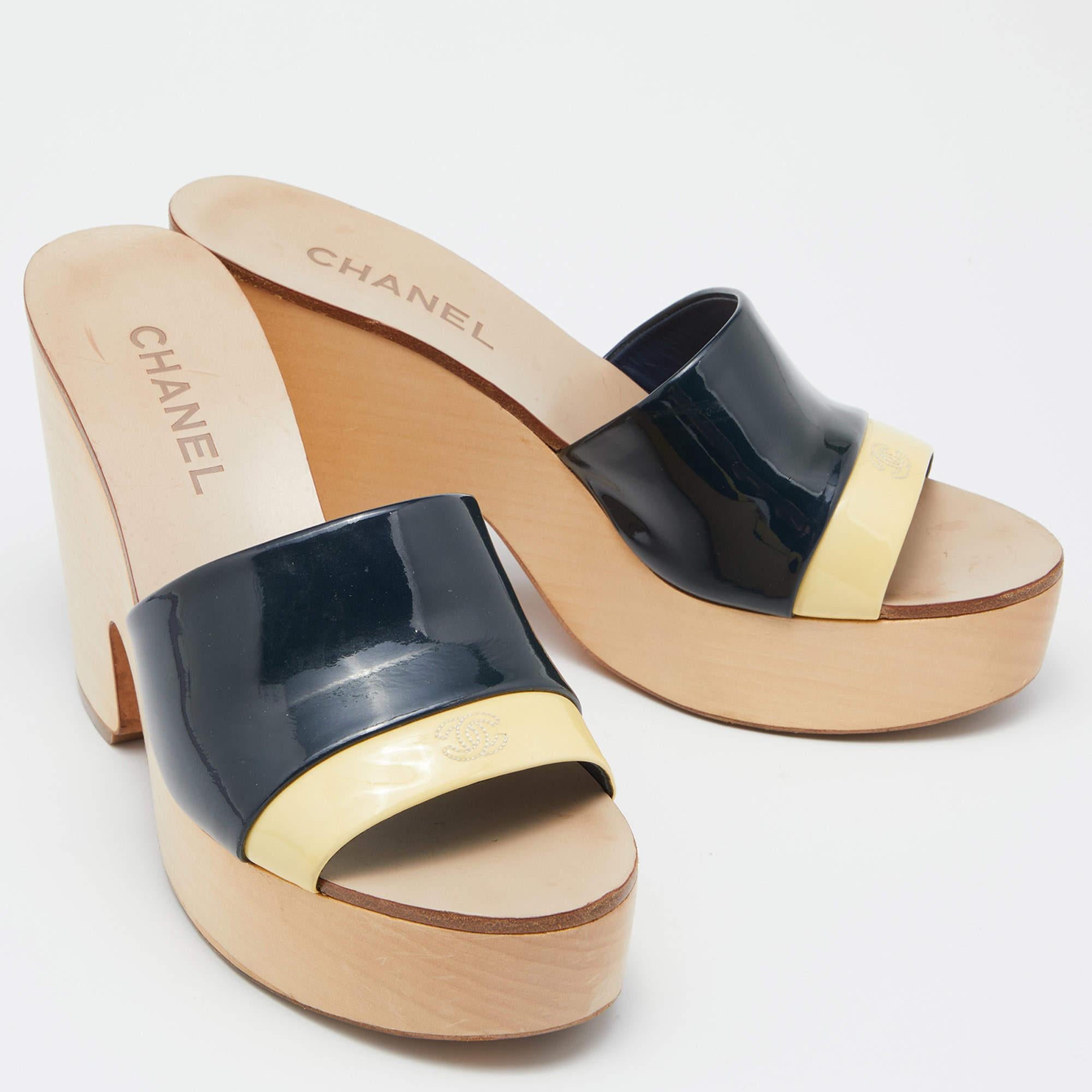 Women's Chanel Two Tone Patent Leather Open Toe Platform Slide Sandals Size 40