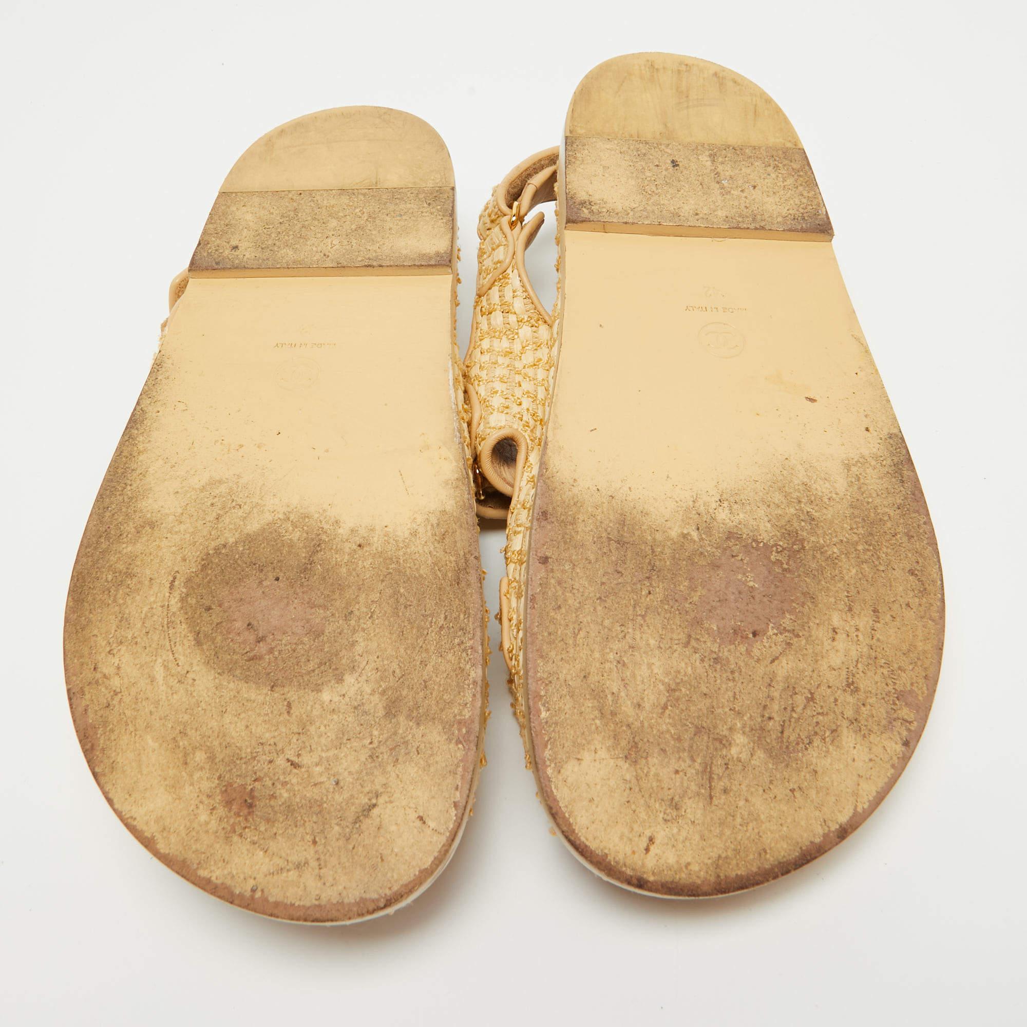 Chanel Two Tone Raffia Dad Sandals Size 42 In Good Condition In Dubai, Al Qouz 2