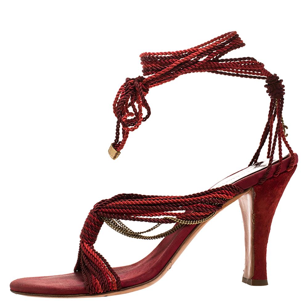 These sandals from the house of Chanel look right on style! The sandals are crafted from two-toned red velvet and designed with nylon ropes creating a smart silhouette coupled with metal chainlinks and tie-ups at the ankles. Balanced on 10 cm heels,
