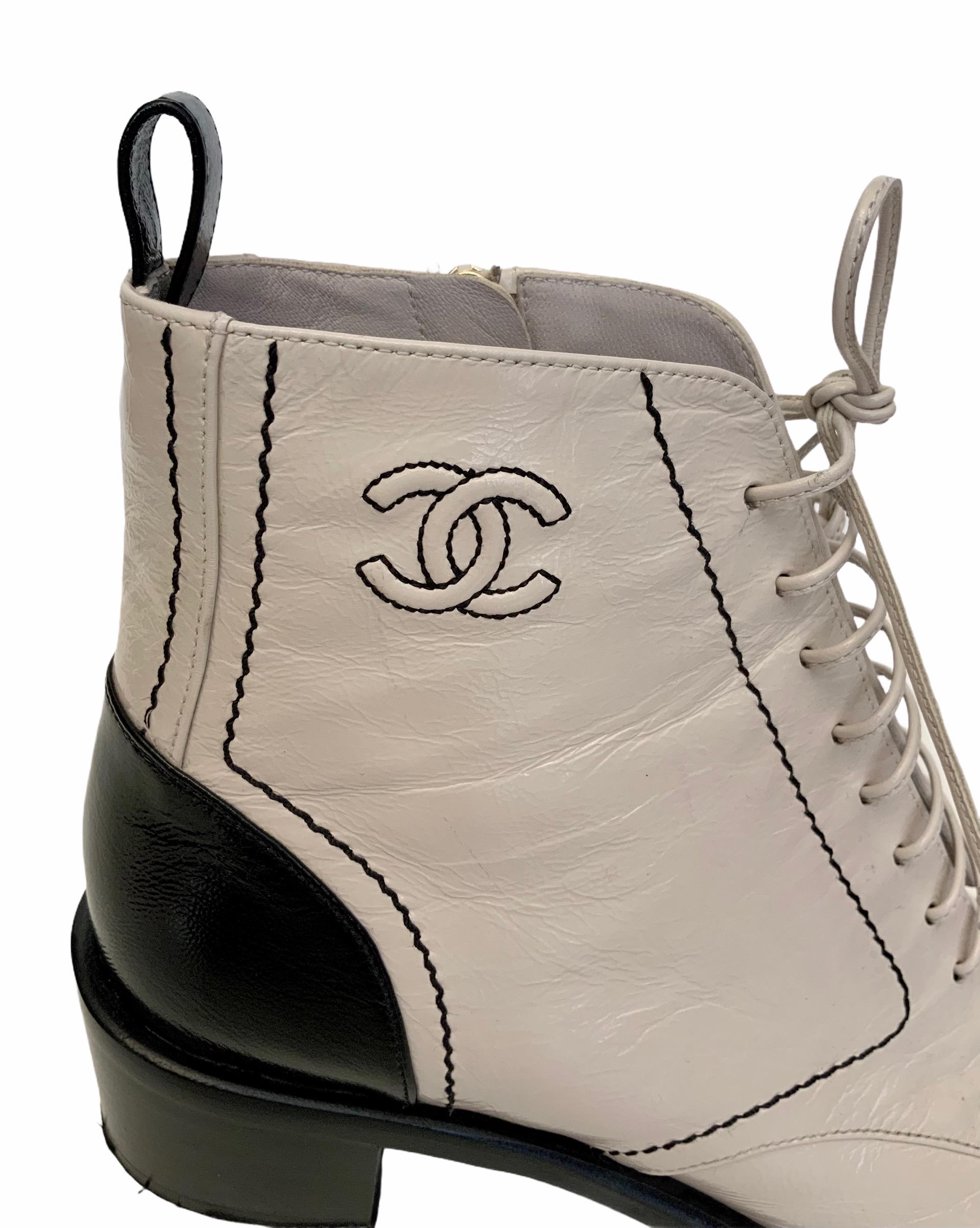 True to the two-tone style of Chanel , these lace-up boots are crafted in a beautiful beige patent calfskin leather. 
They feature black round toe and contrasting stitches details.

Collection: Cruise 2019
Material: calfskin
Insole and outsole: