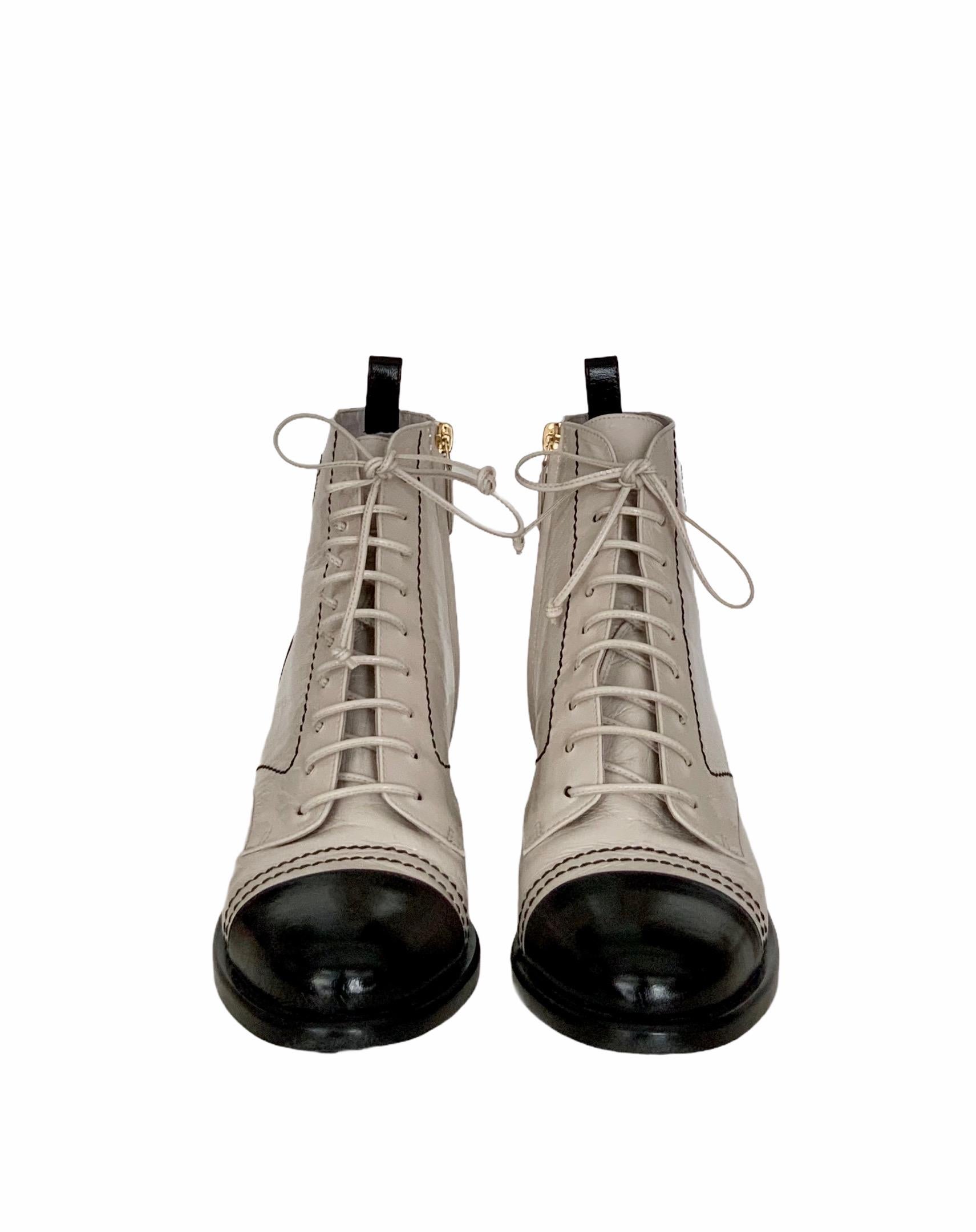 Chanel Two-tone Round Toe Lace-ups  In Good Condition In Geneva, CH