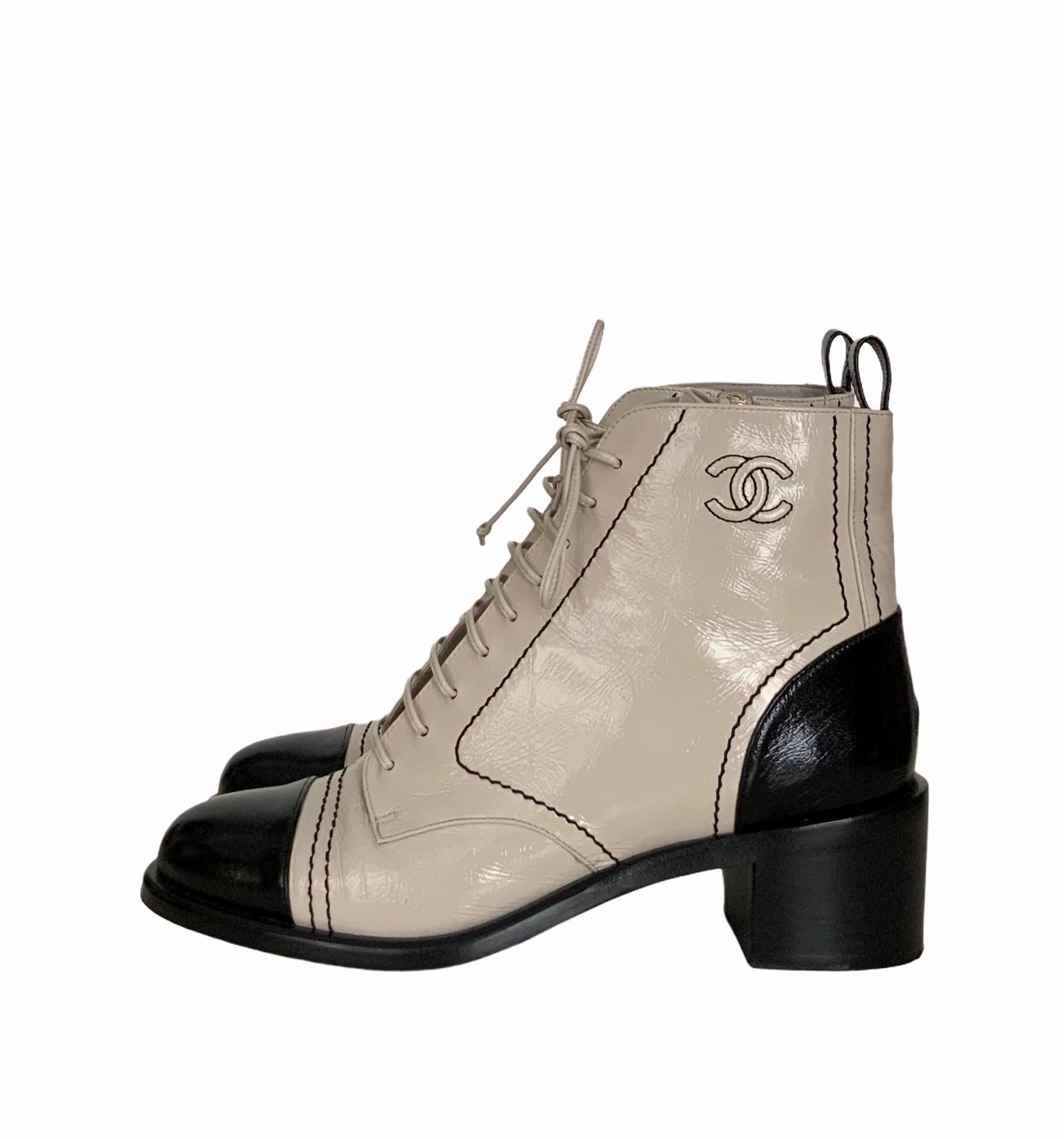 Chanel Two-tone Round Toe Lace-ups  1
