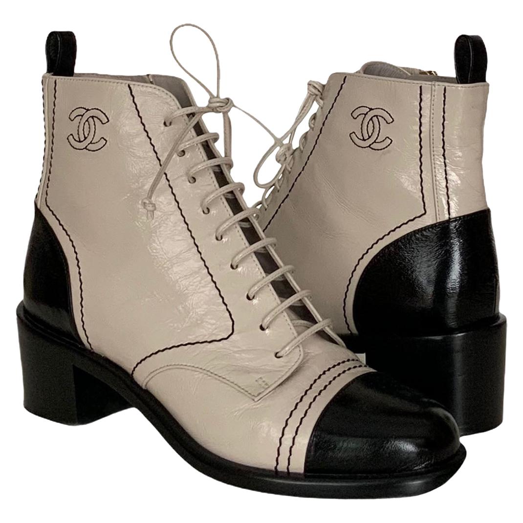 Chanel Two-tone Round Toe Lace-ups 