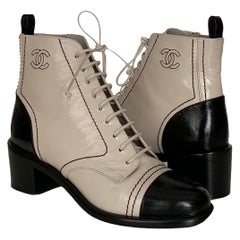 Used Chanel Two-tone Round Toe Lace-ups 