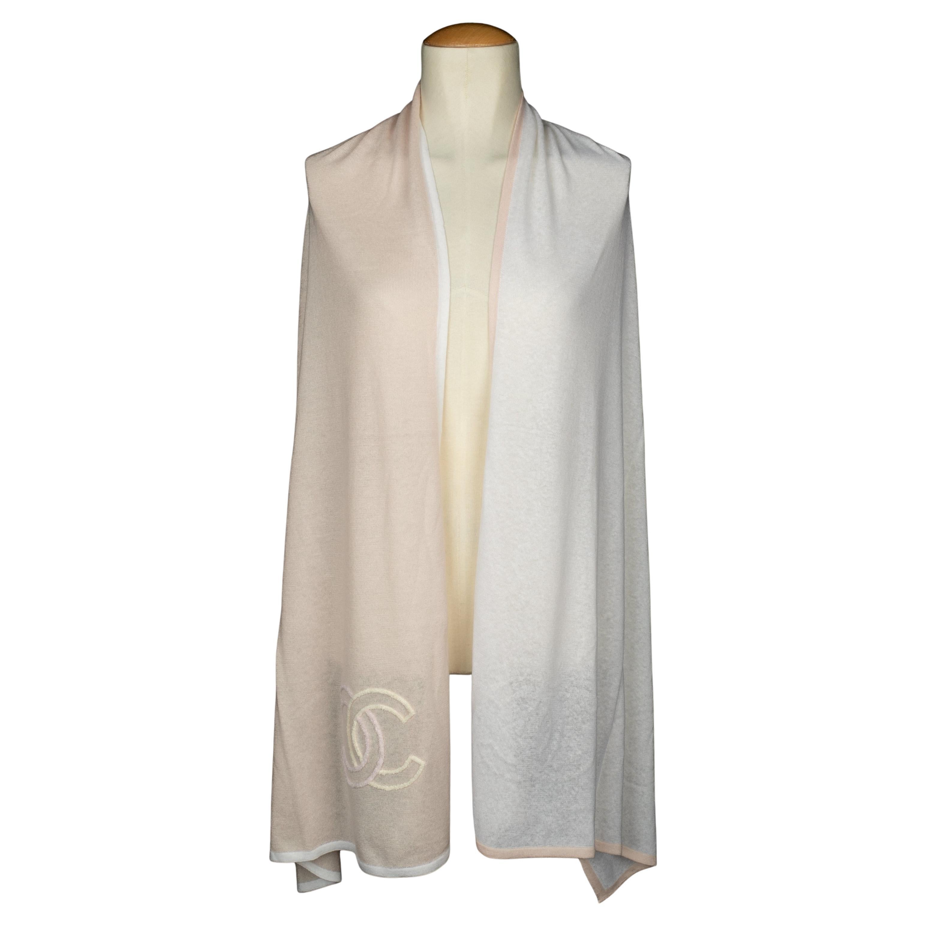 Chanel two-tone scarf in vendita