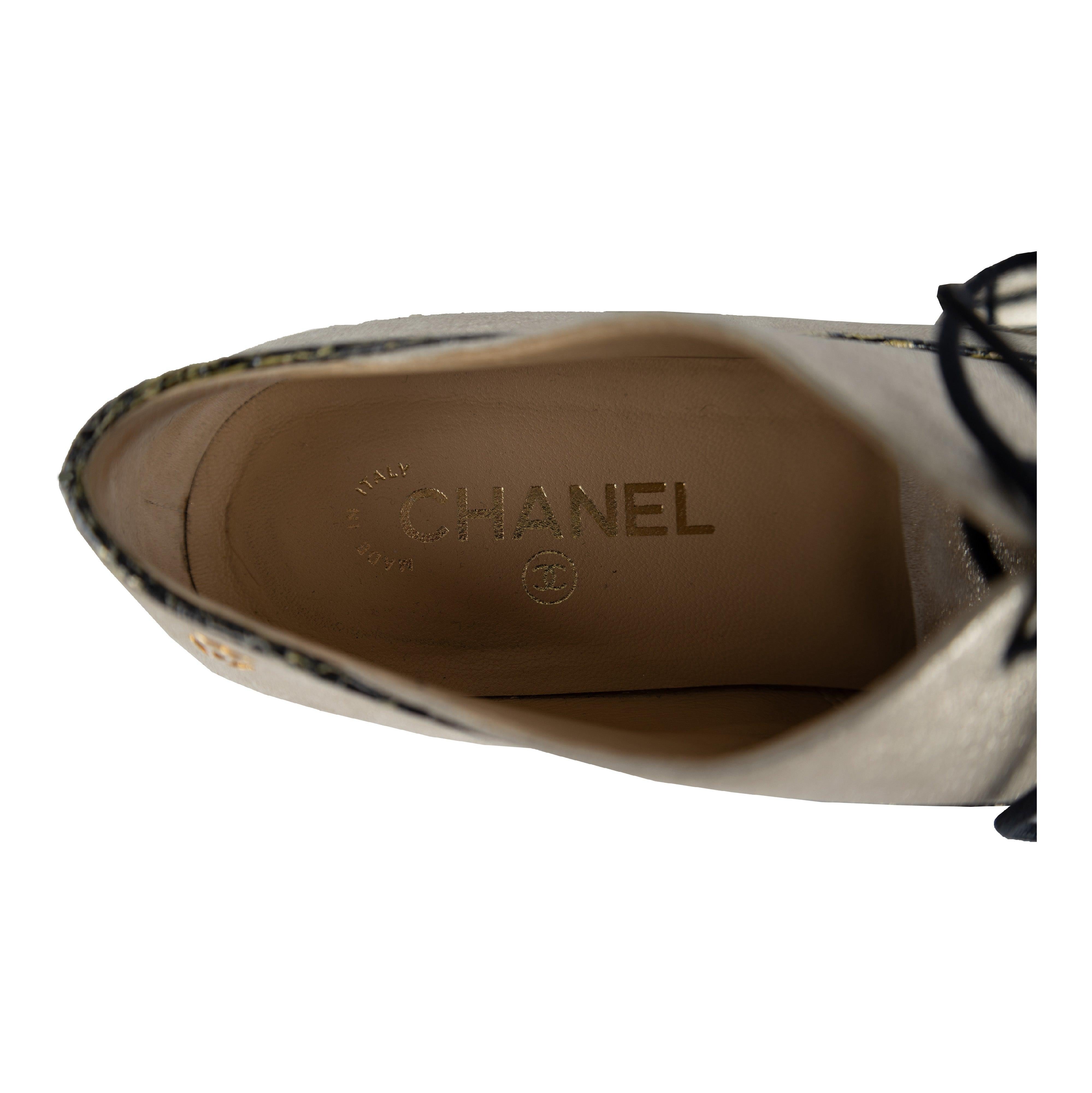Chanel Chaussures Oxford à lacets bicolores - Années 10 Pour femmes en vente