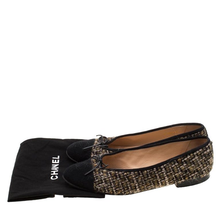 Chanel Two Tone Tweed Fabric CC Bow Ballet Flat Size 38.5 For Sale at ...