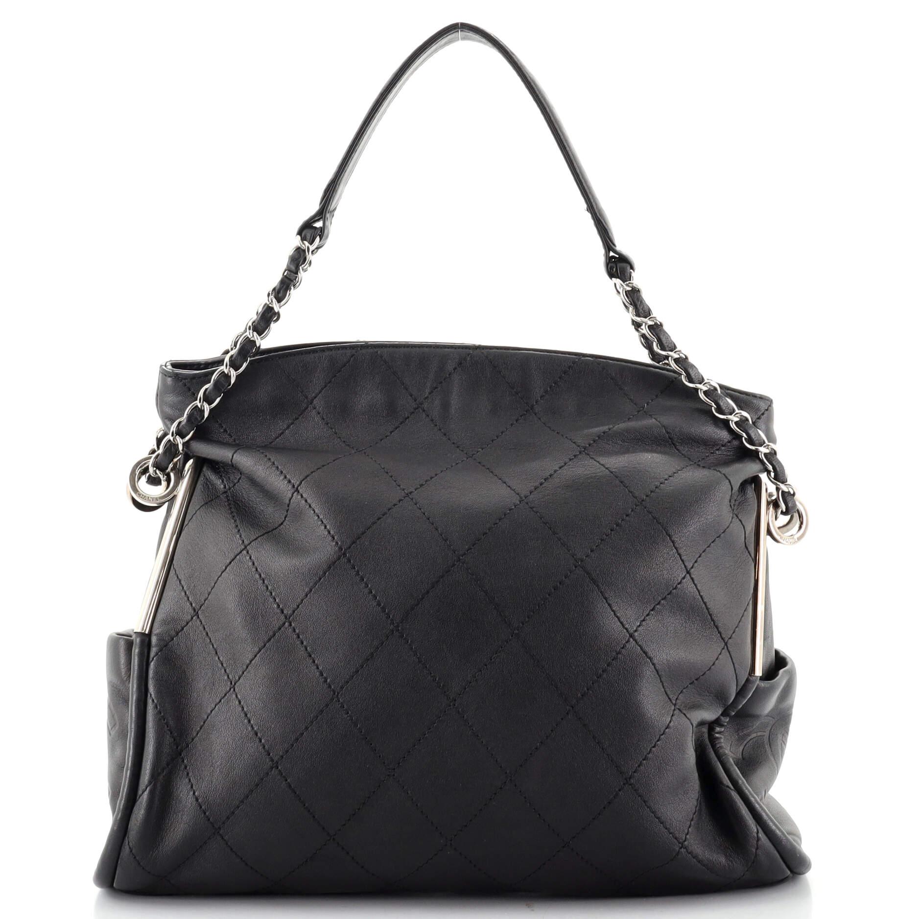 Chanel Ultimate Soft Hobo Gestepptes Leder Medium (Schwarz)
