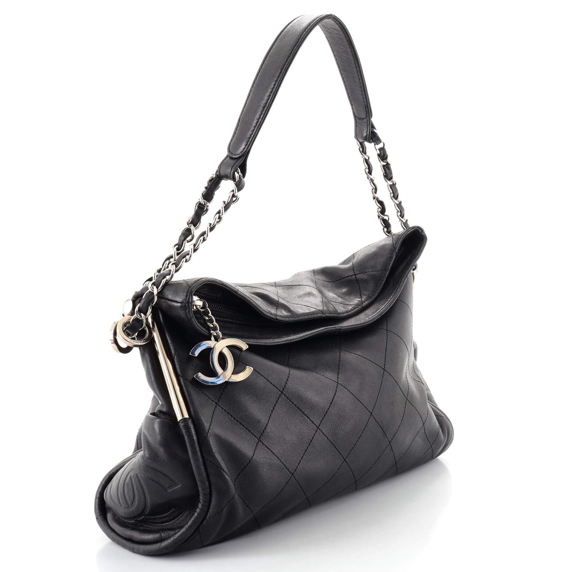 Chanel Ultimate Soft Hobo Gestepptes Leder Medium (Schwarz)