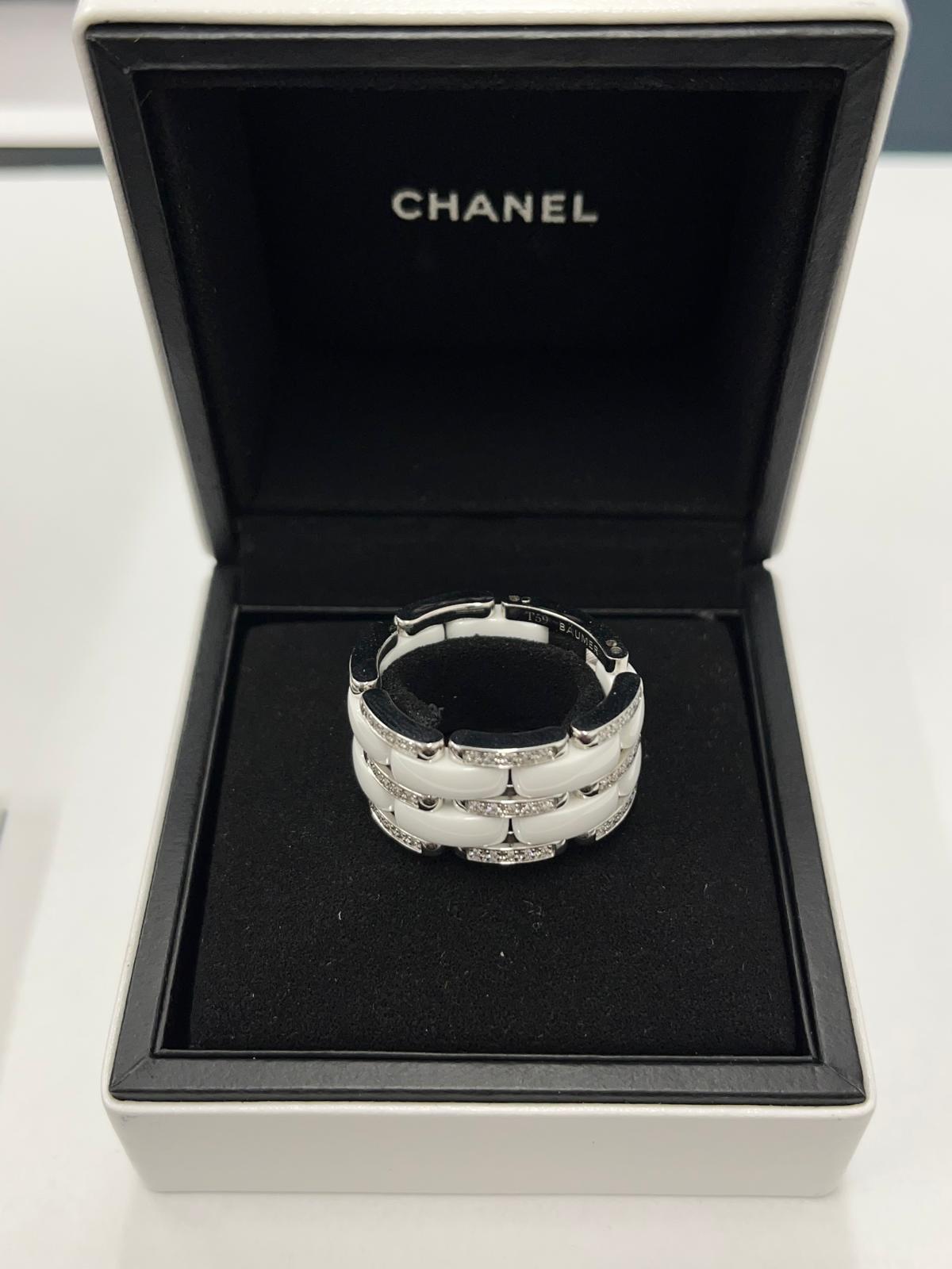 Round Cut CHANEL Ultra Diamond 18ct White Gold Ring & Ceramic A12822 For Sale