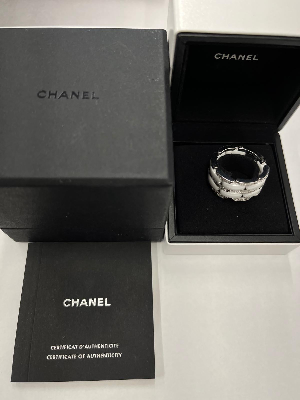 CHANEL Ultra Diamond 18ct White Gold Ring & Ceramic A12822 In Excellent Condition For Sale In London, GB