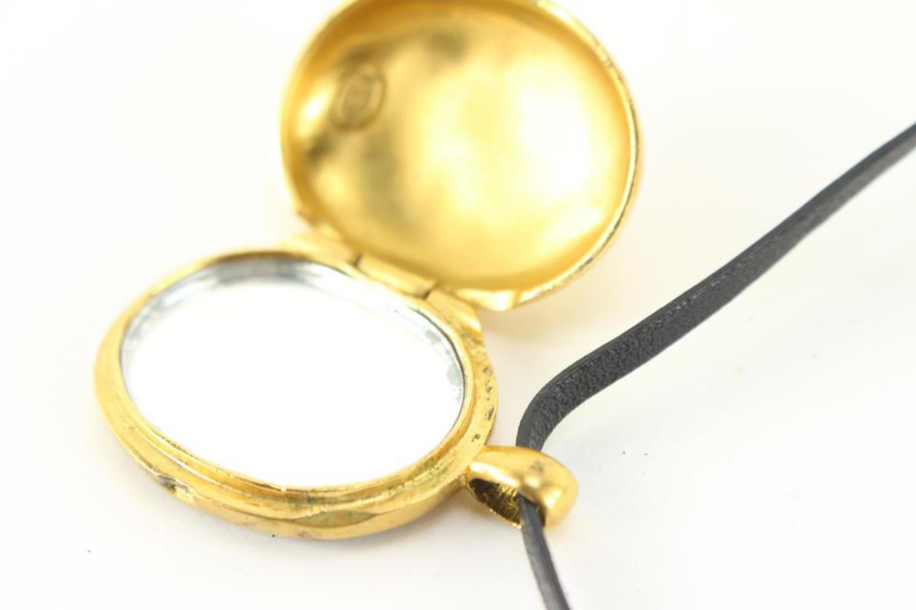 Beige Chanel Ultra Rare 95p Gold x Black CC Logo Locket Necklace 40cc722s For Sale