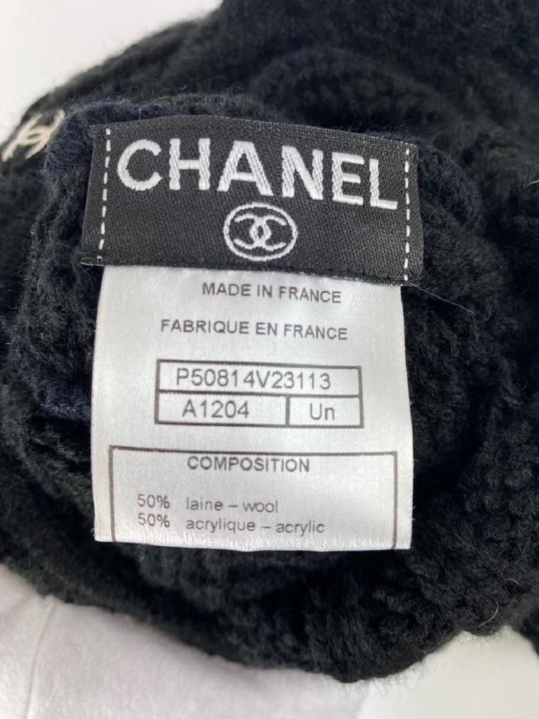 Chanel Ultra Rare CC Logo Ski Mask Beanie Hat Cap Woven Black Wool 3CC1019 In Good Condition In Dix hills, NY