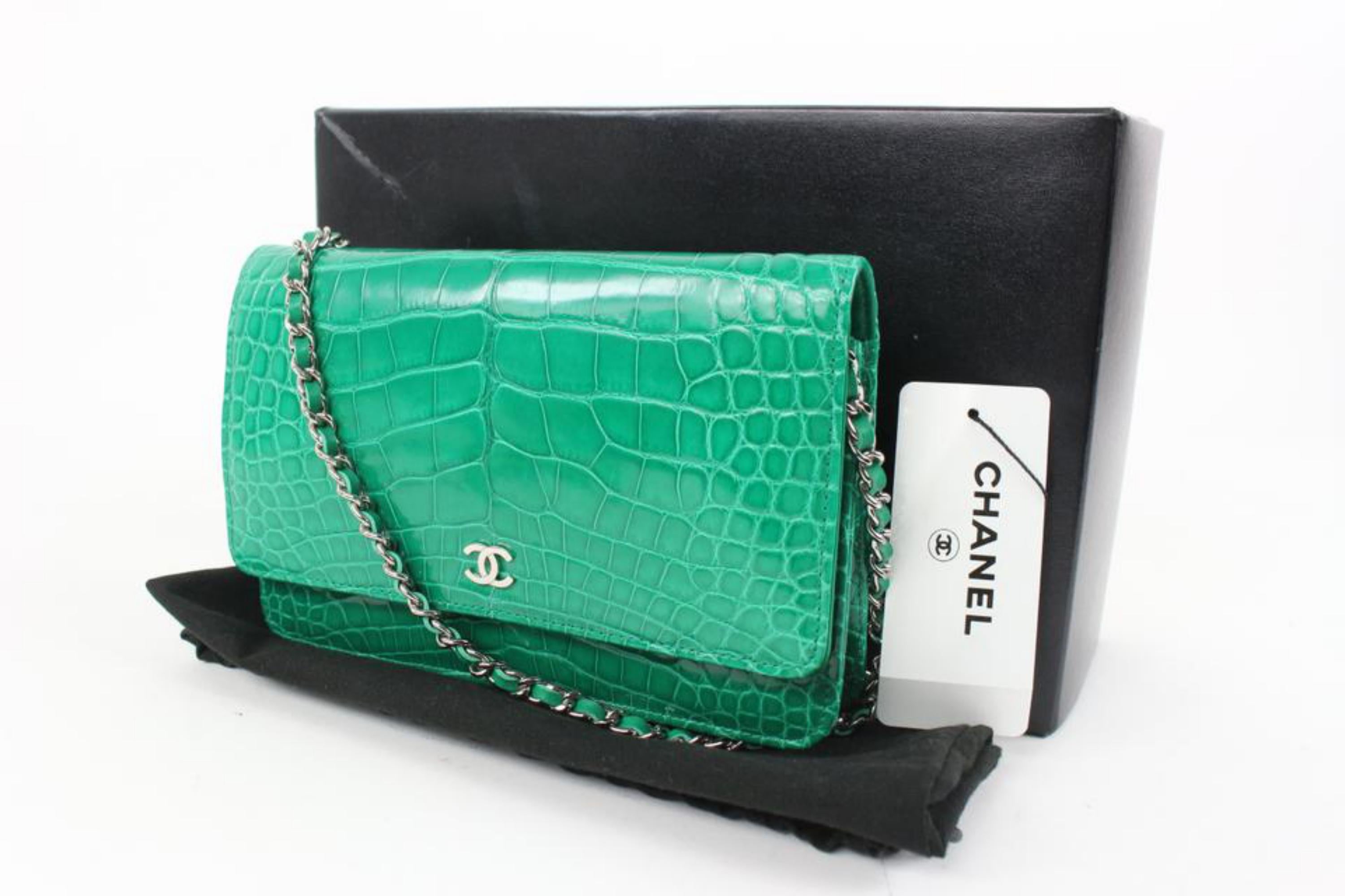 Chanel Ultra Rare Emerald Green Alligator Wallet on Chain SHW WOC 46cz414s
Date Code/Serial Number: 17608049
Made In: France
Measurements: Length:  7.5